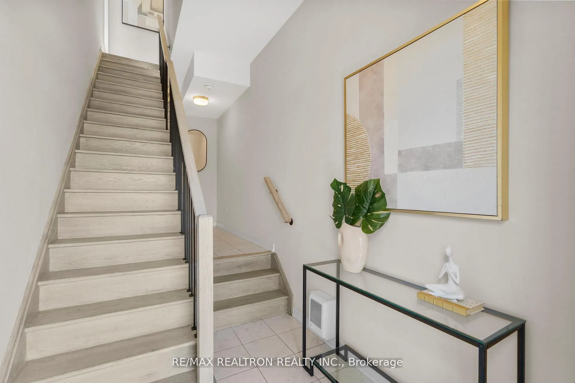 2550 Castlegate Crossing, #401