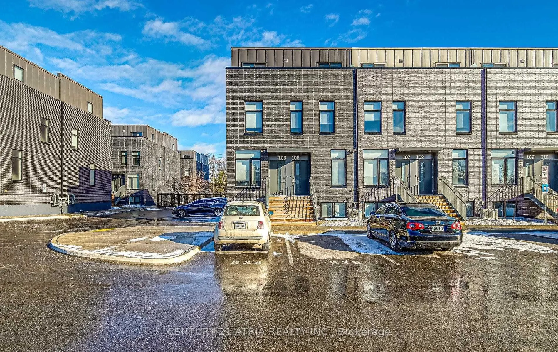 1780 Simcoe Street N, #105