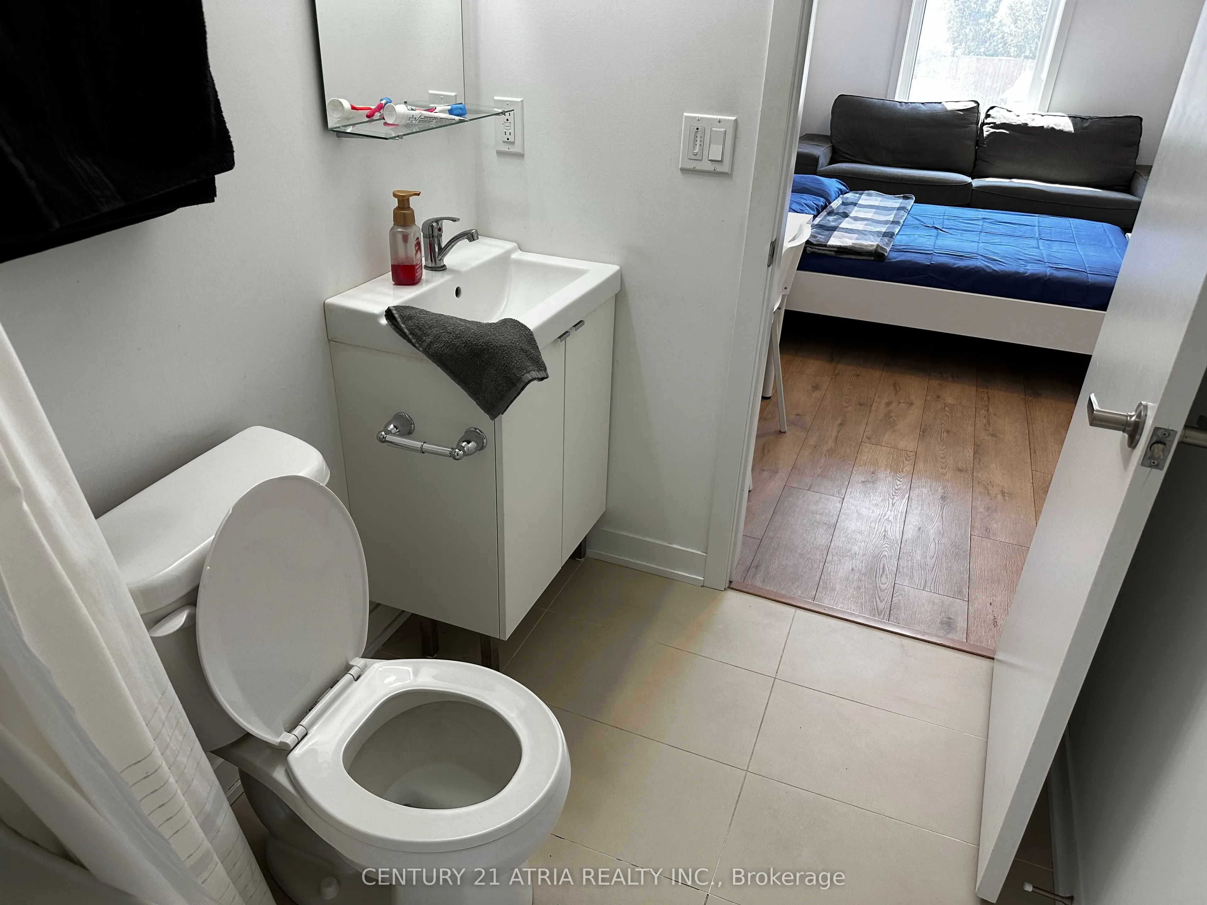 1780 Simcoe Street N, #105