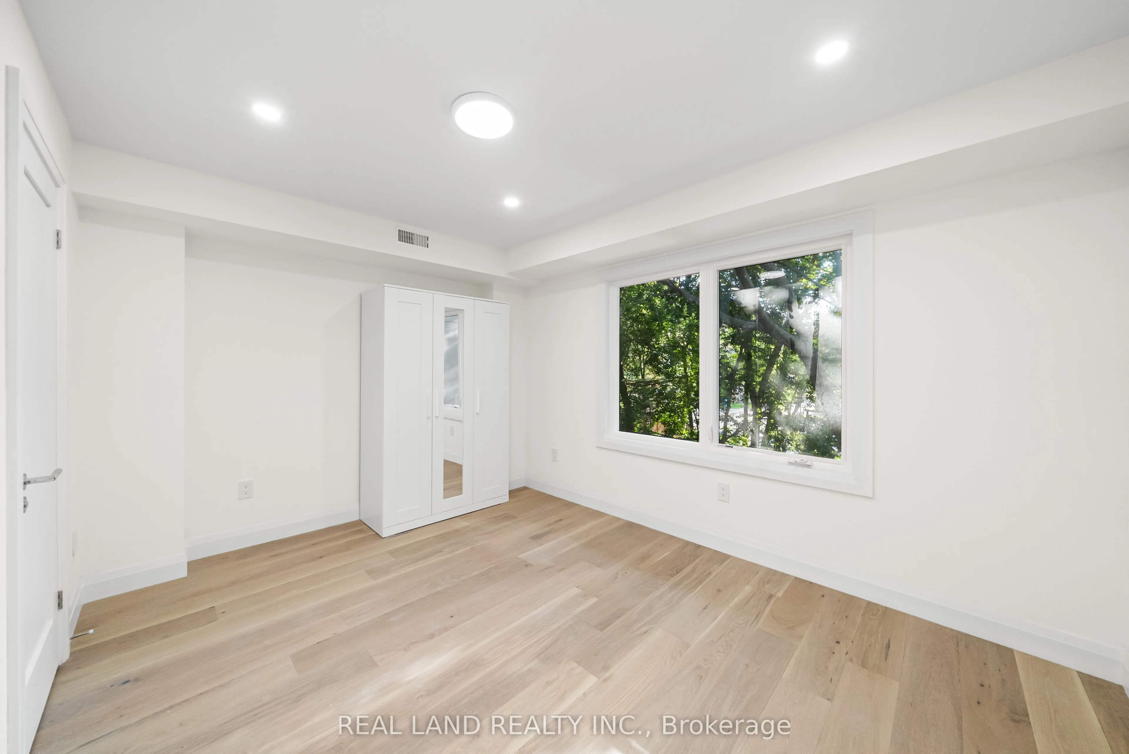 30 Winnifred Avenue