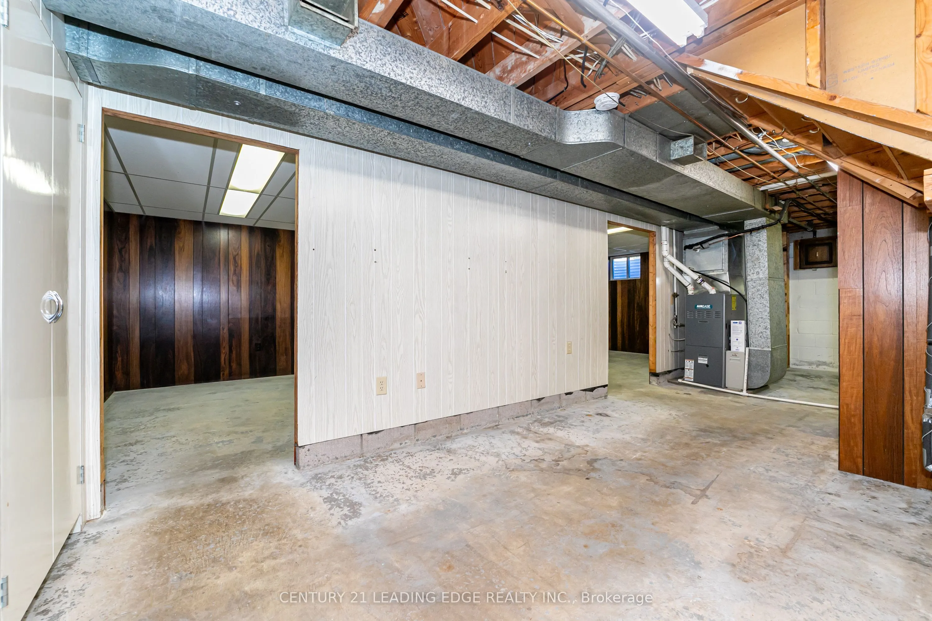 815 DOUGLAS Avenue