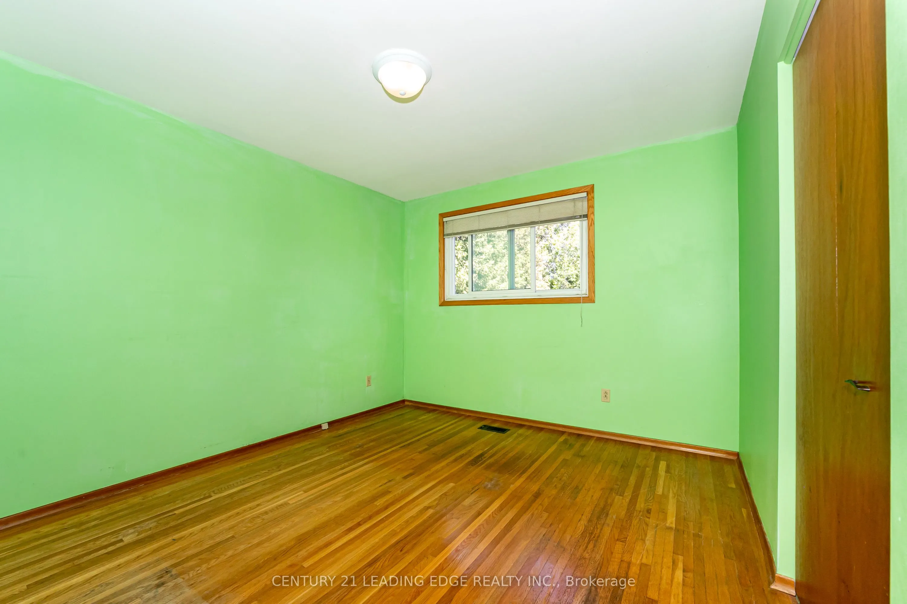 815 DOUGLAS Avenue