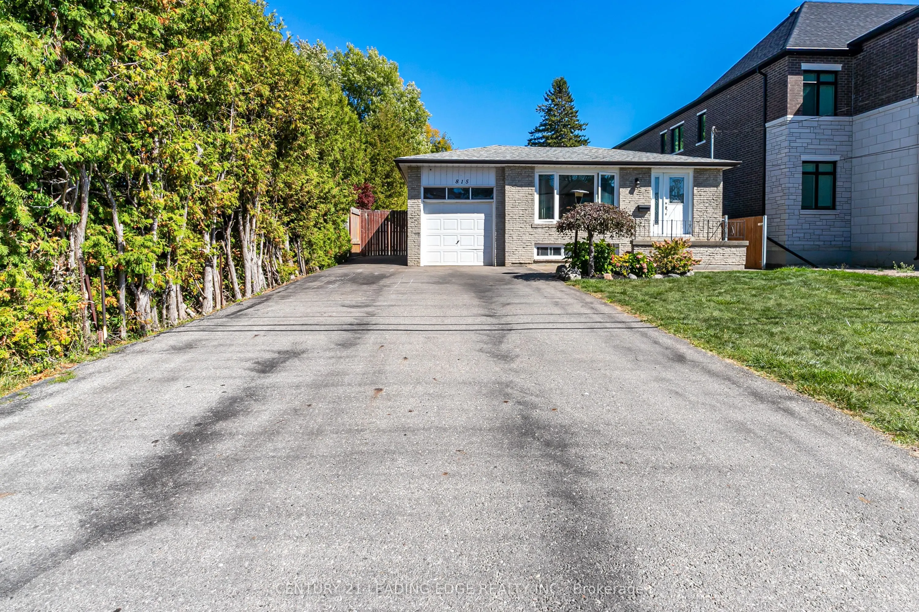815 DOUGLAS Avenue