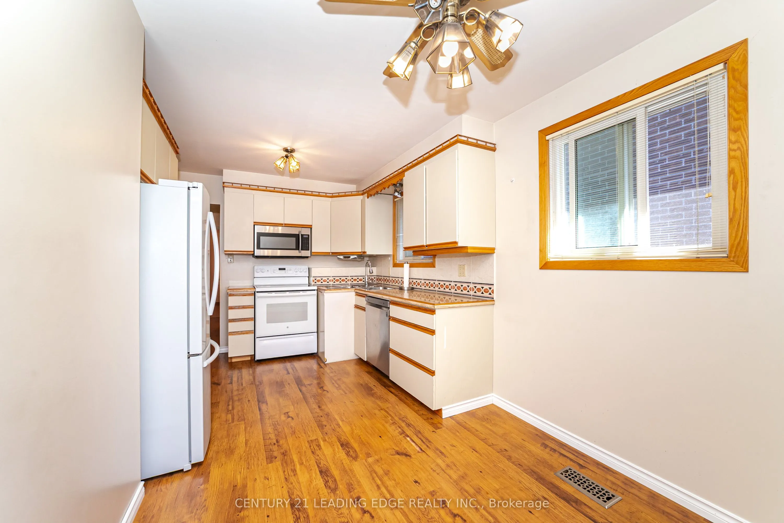 815 DOUGLAS Avenue