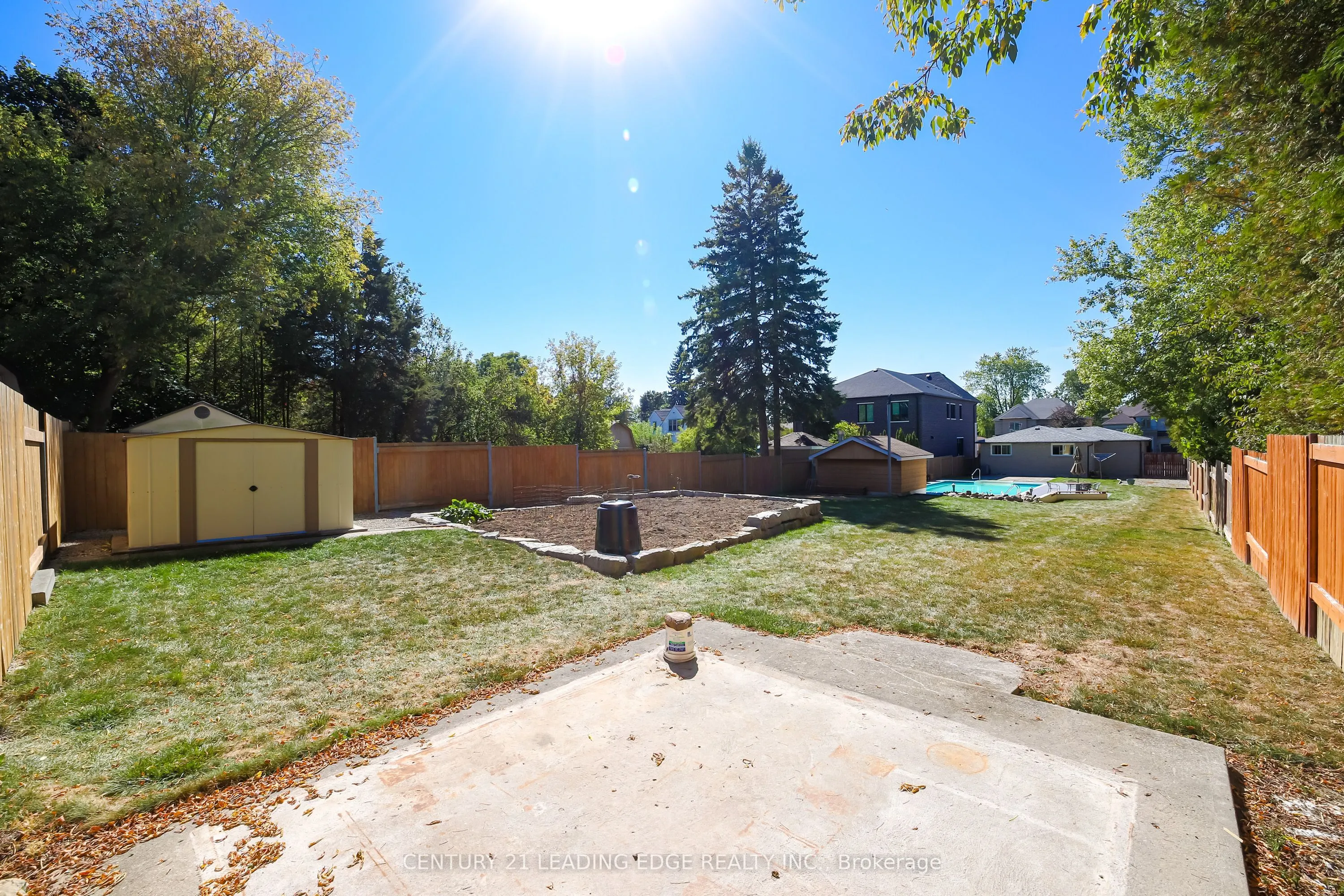 815 DOUGLAS Avenue
