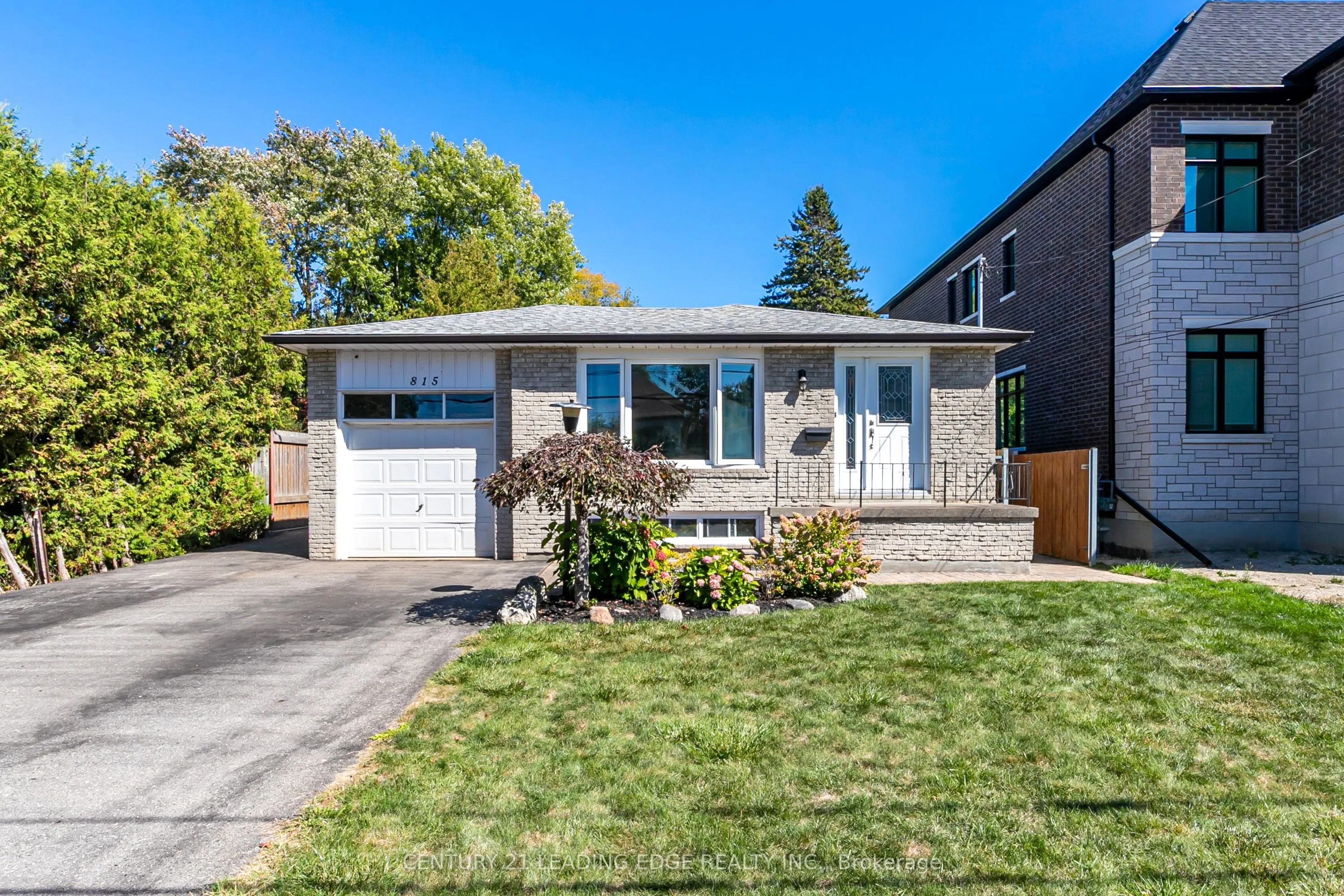815 DOUGLAS Avenue