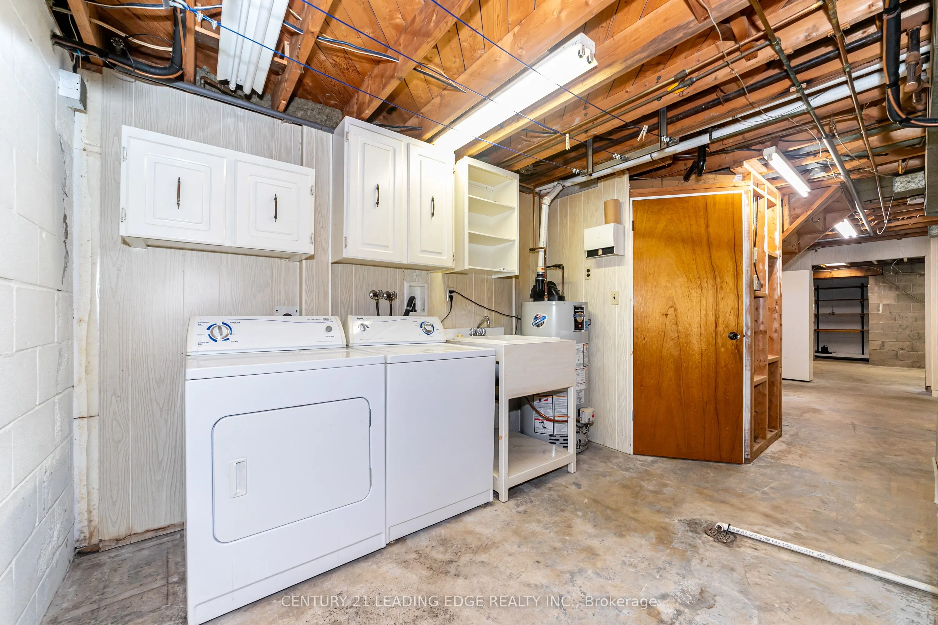 815 DOUGLAS Avenue