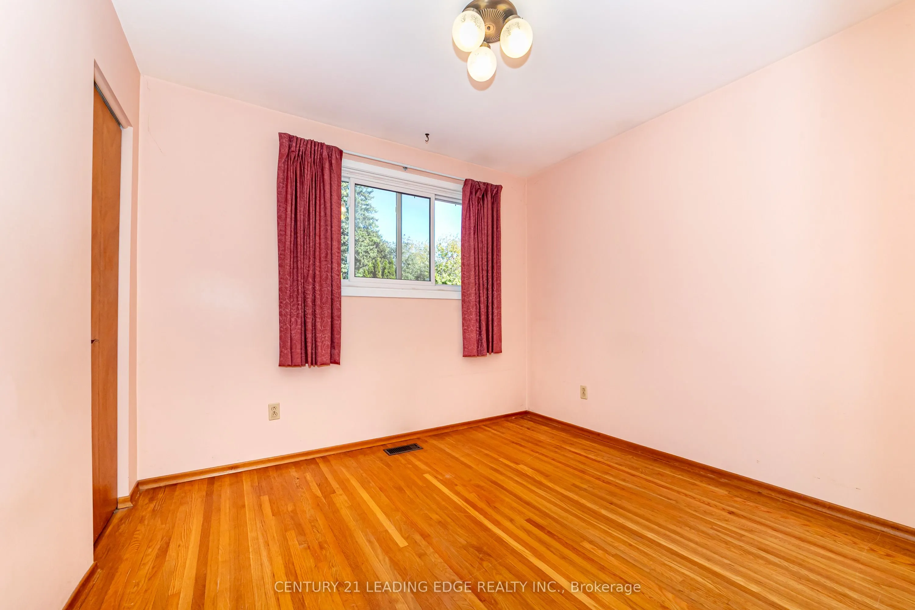 815 DOUGLAS Avenue