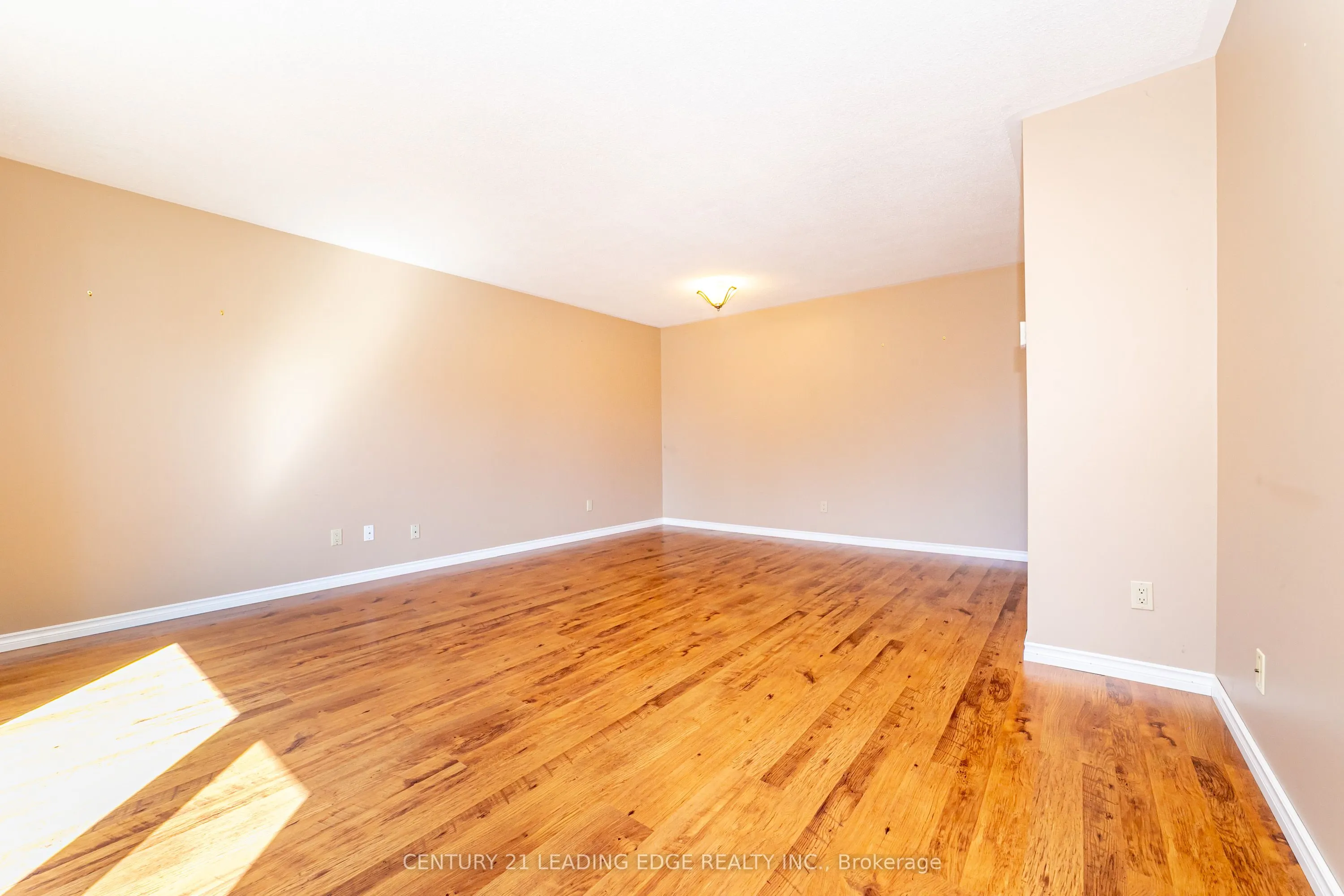 815 DOUGLAS Avenue