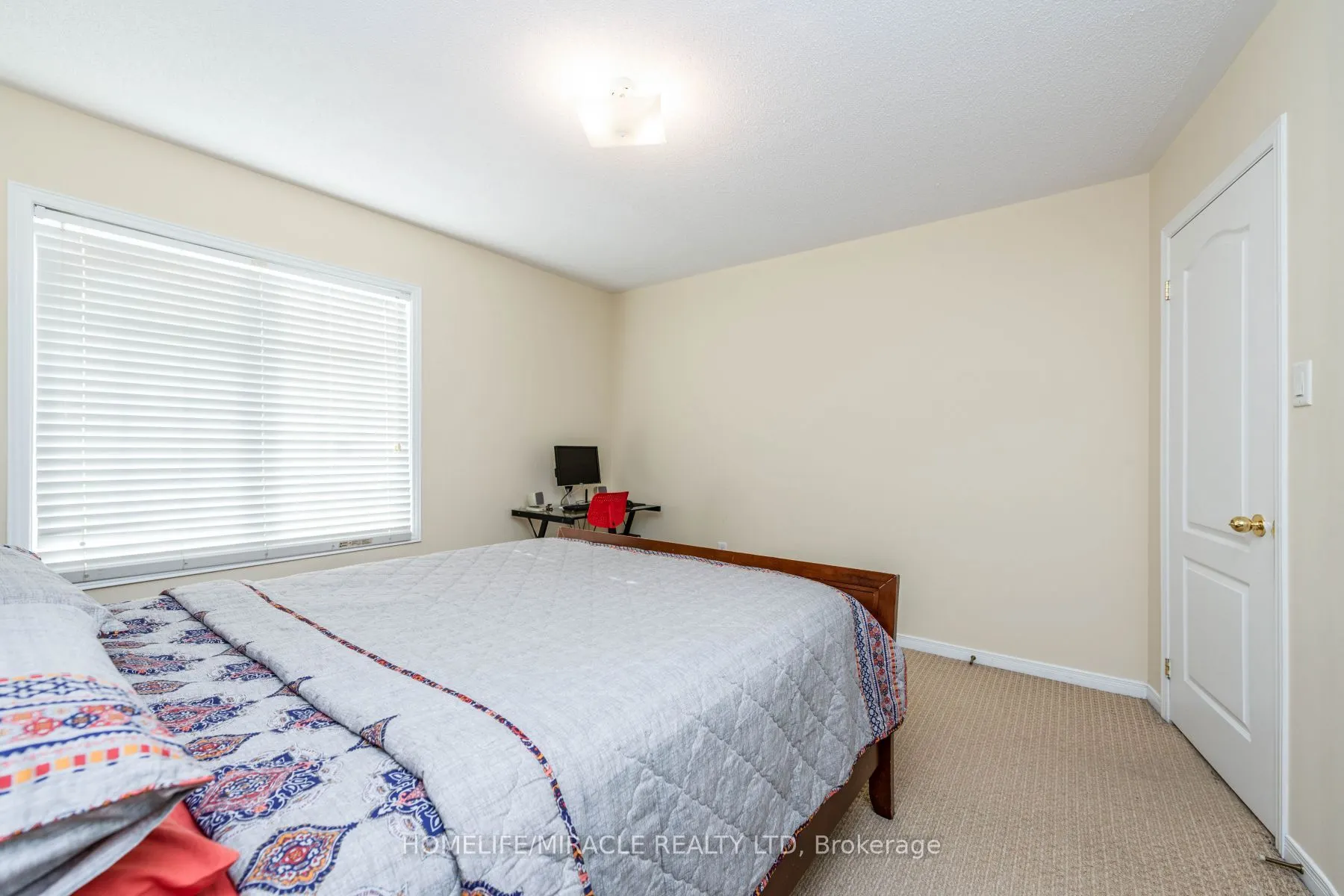 8 Solway Crescent