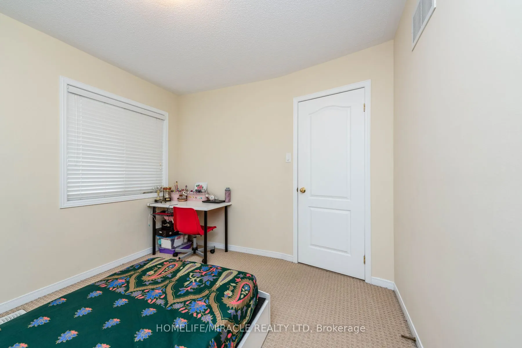 8 Solway Crescent