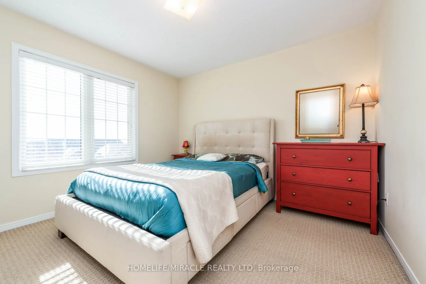 8 Solway Crescent