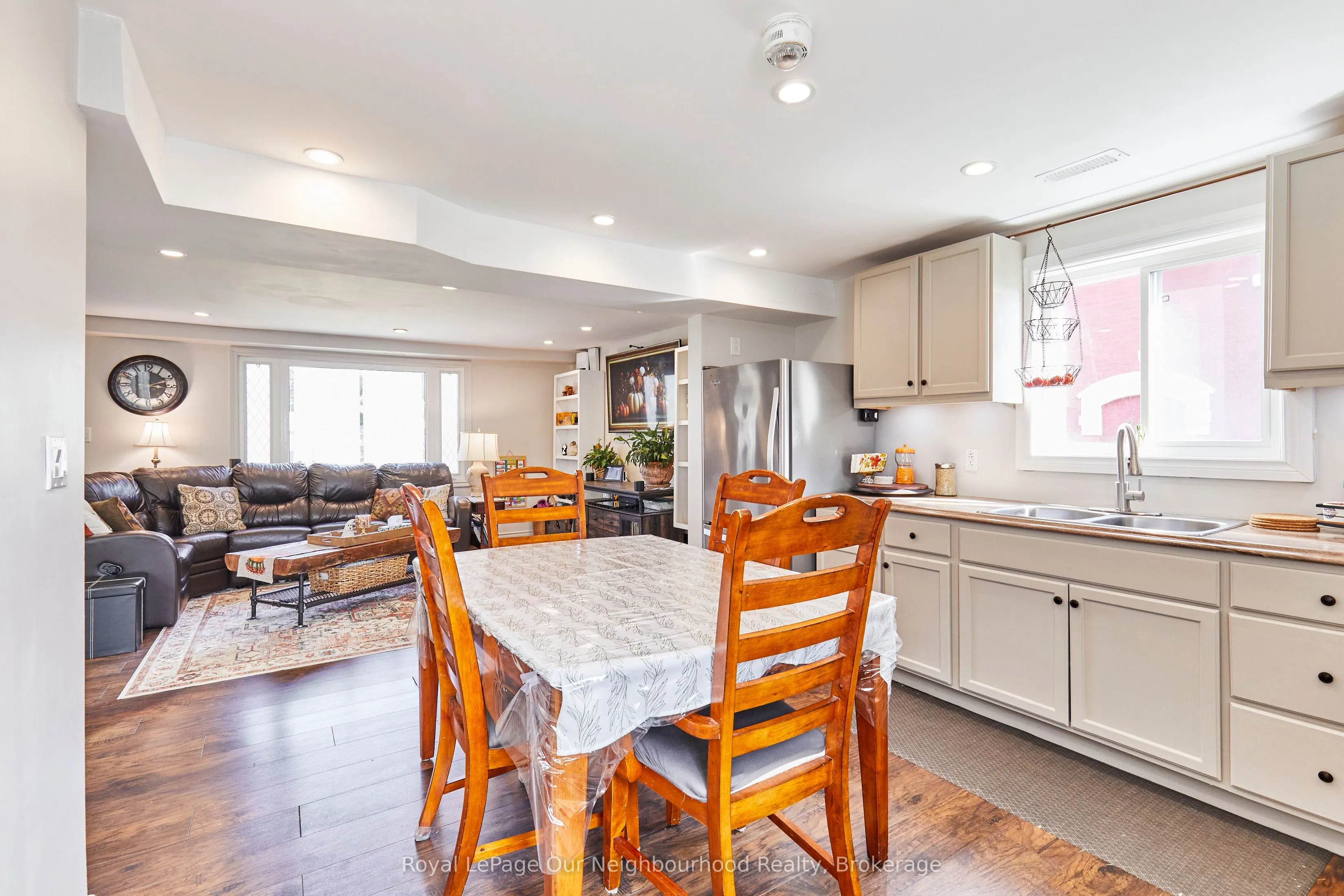 738 Simcoe Street N