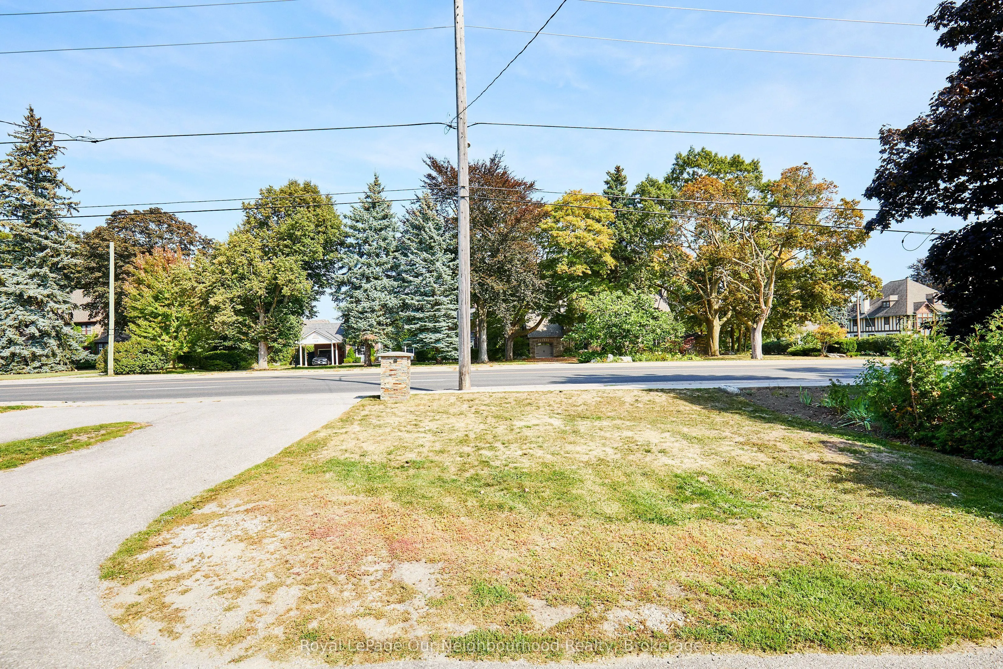 738 Simcoe Street N