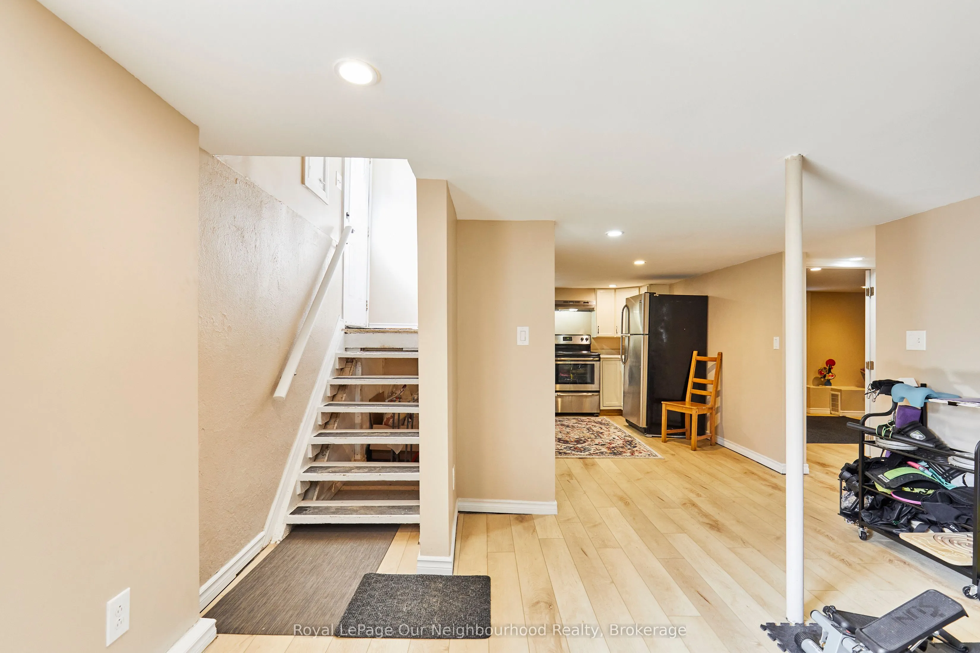 738 Simcoe Street N