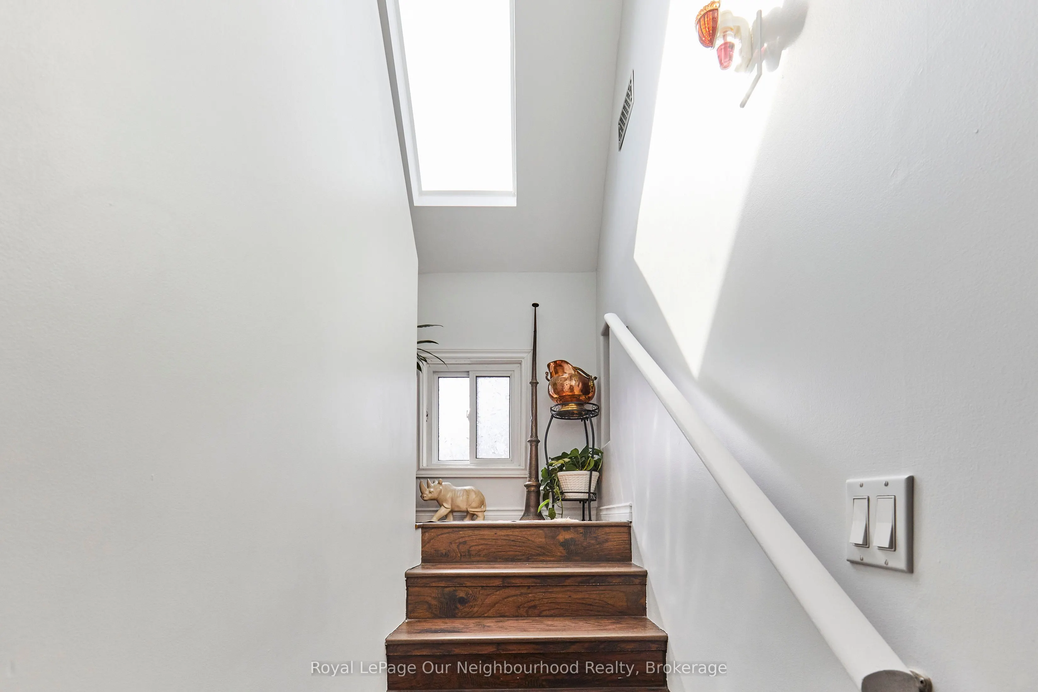 738 Simcoe Street N