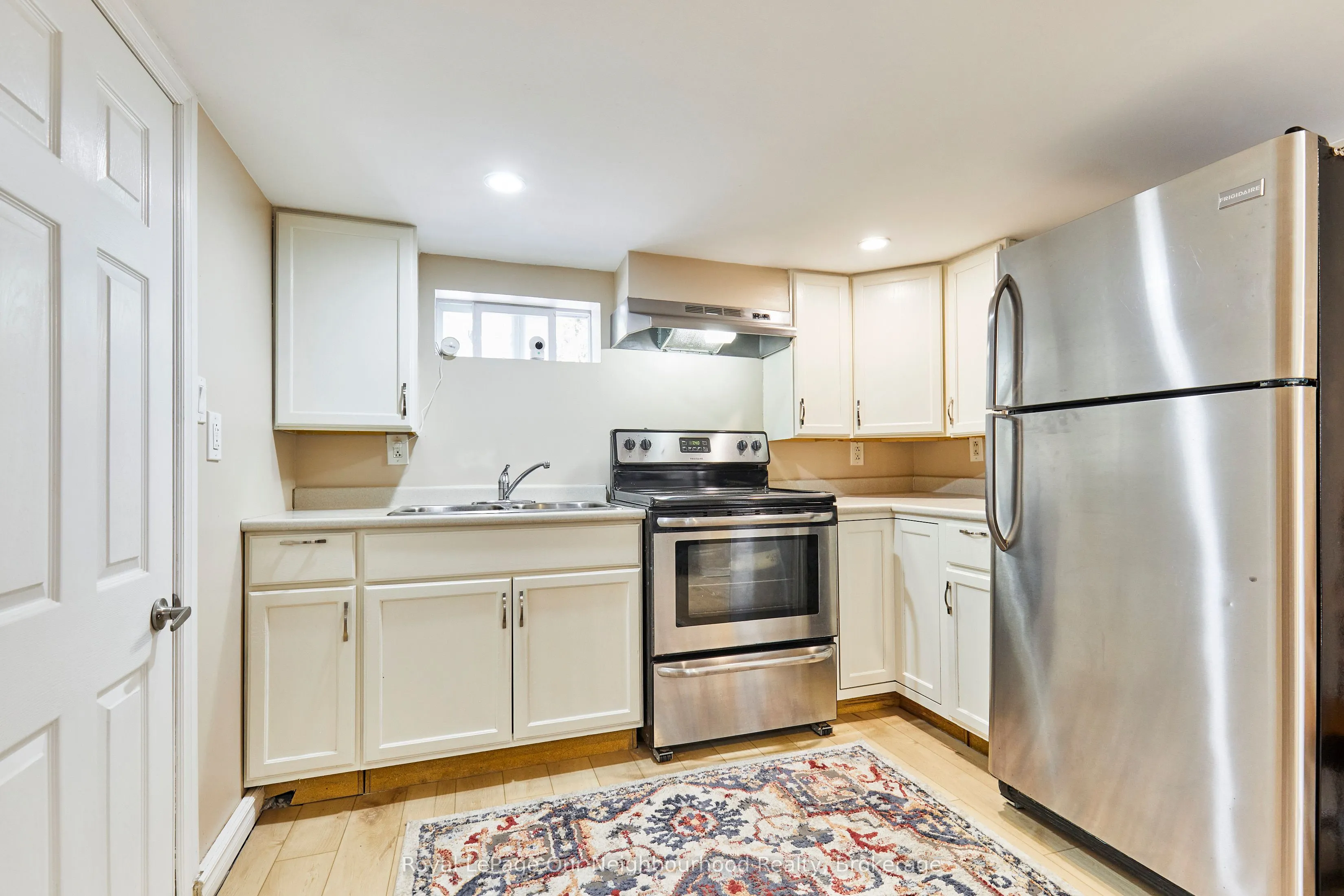 738 Simcoe Street N