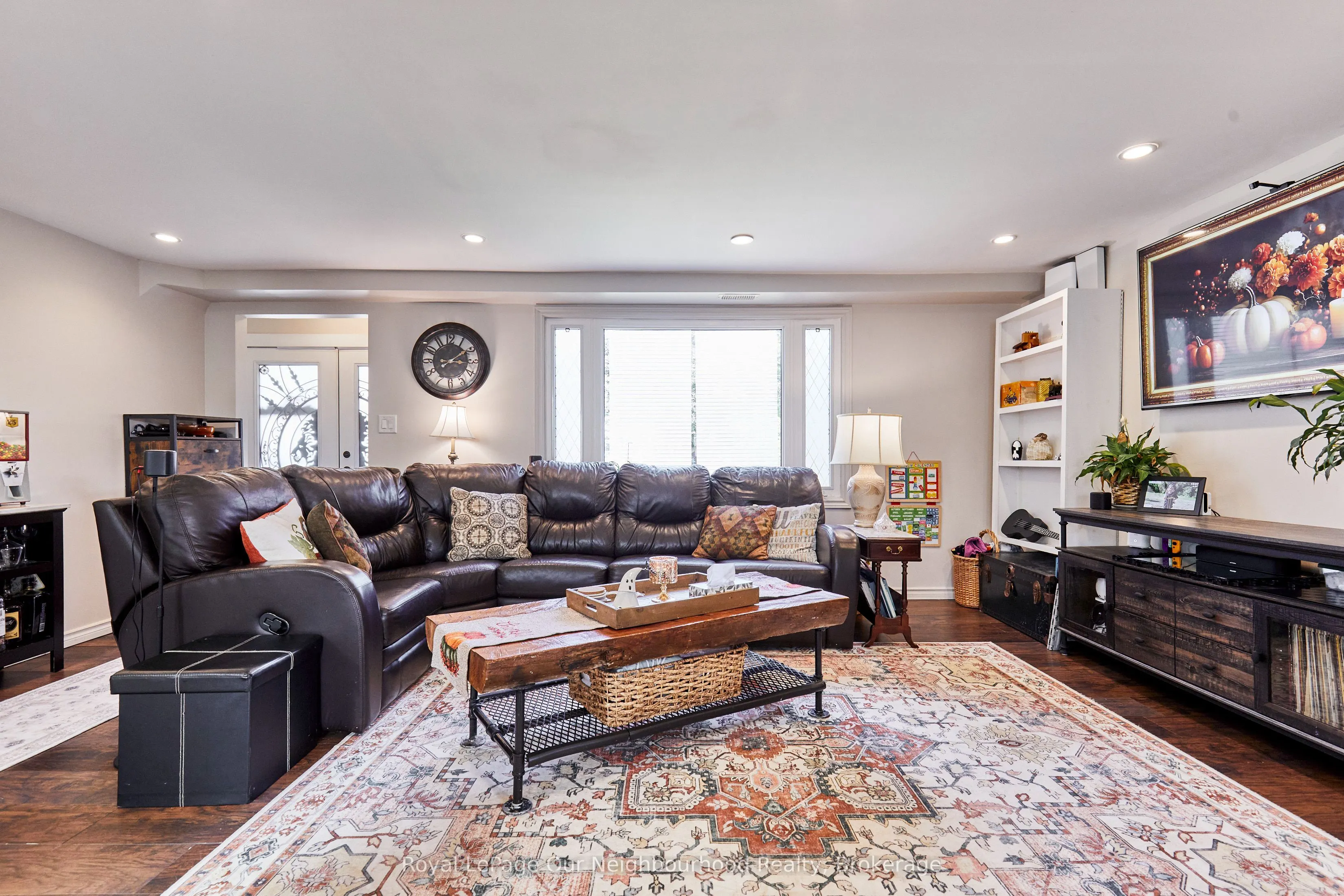738 Simcoe Street N