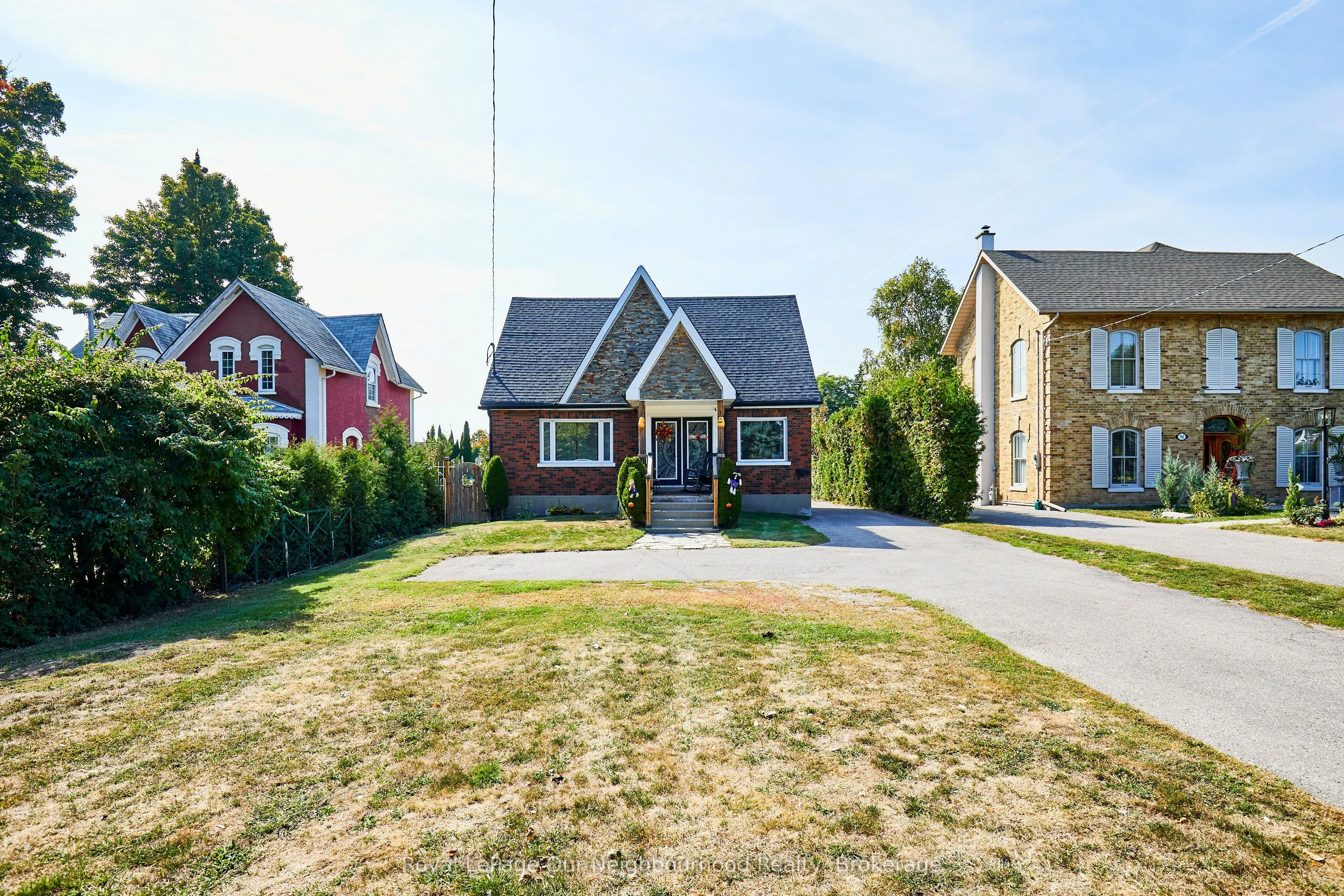 738 Simcoe Street N