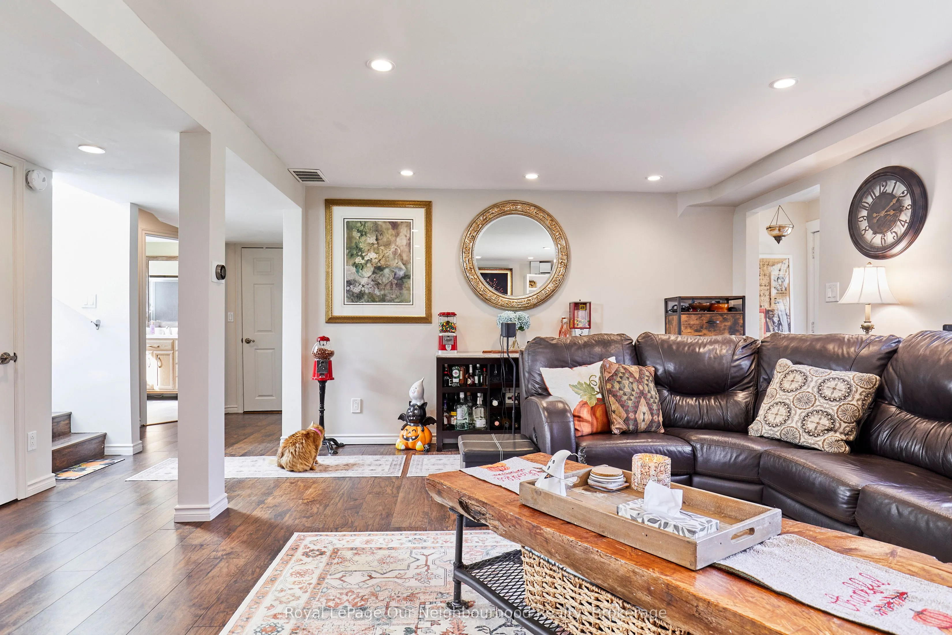 738 Simcoe Street N