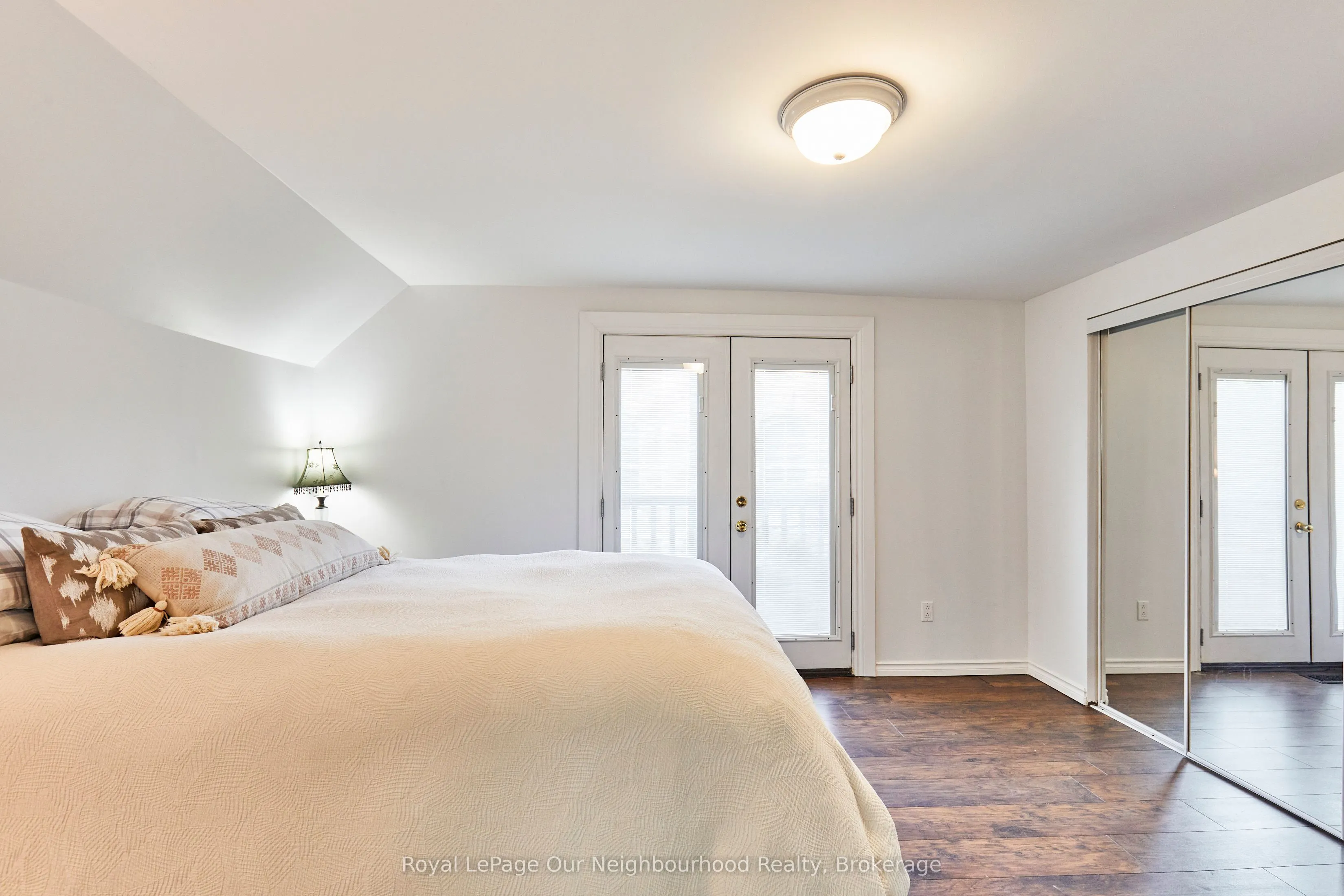 738 Simcoe Street N