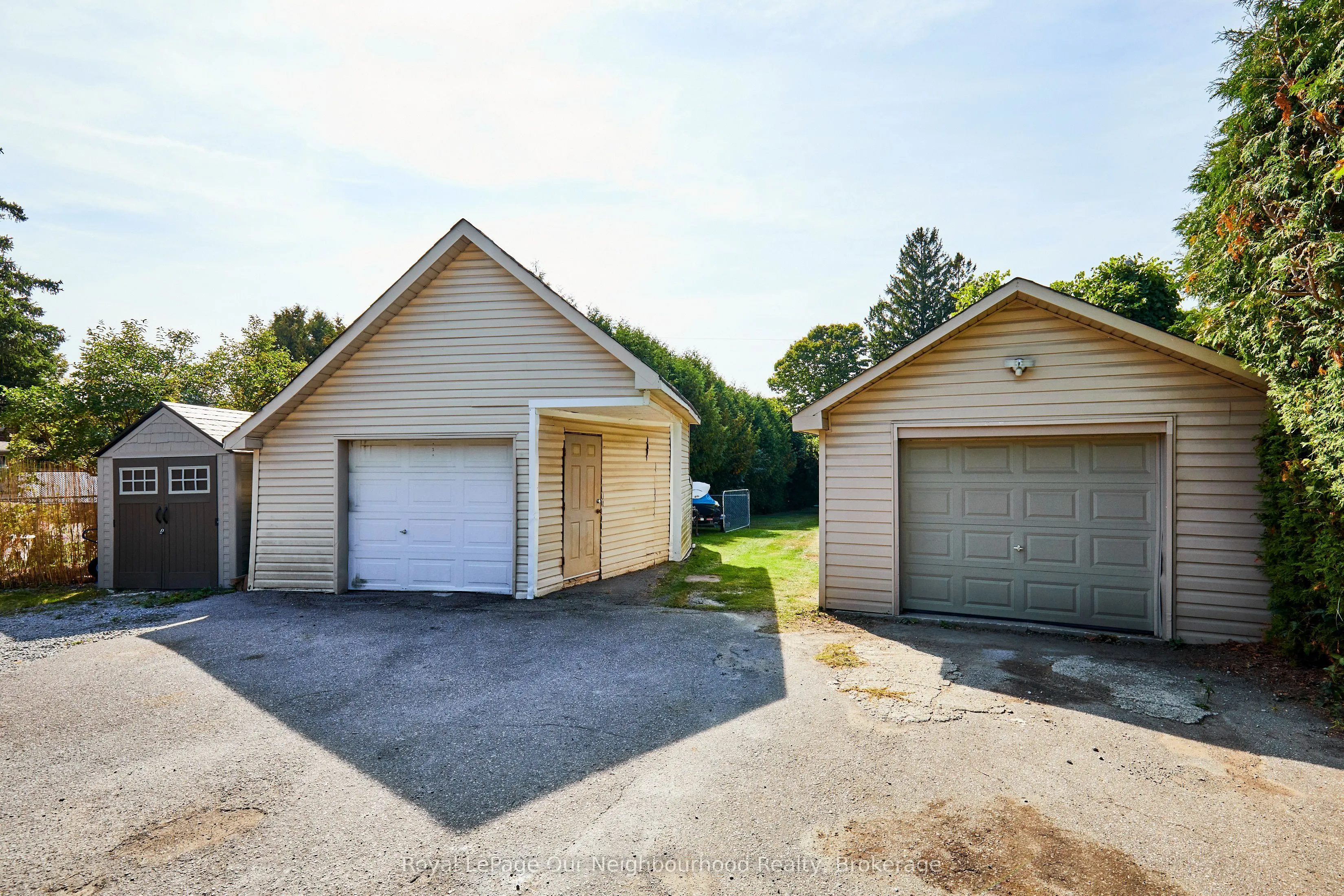 738 Simcoe Street N