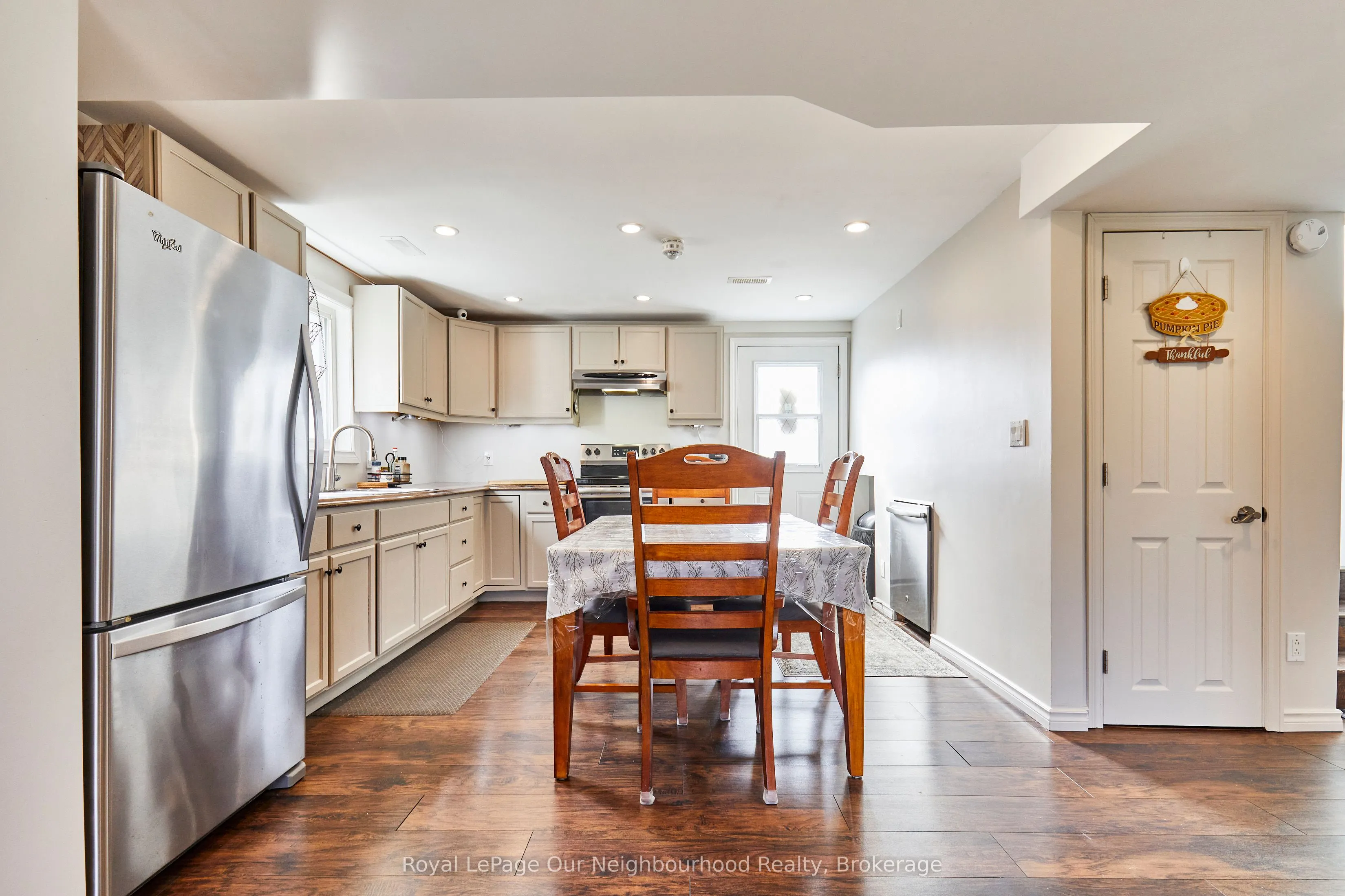 738 Simcoe Street N