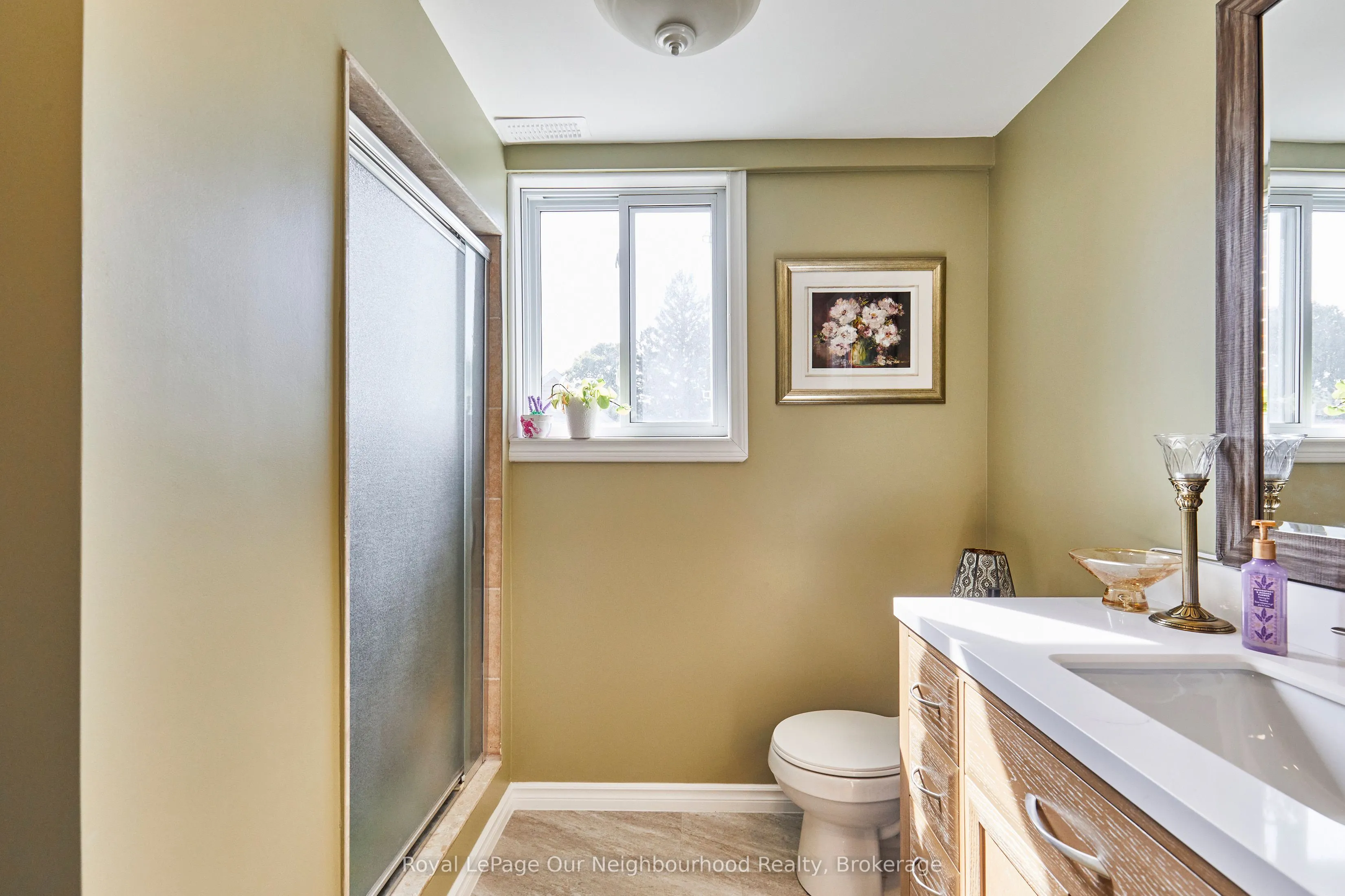 738 Simcoe Street N