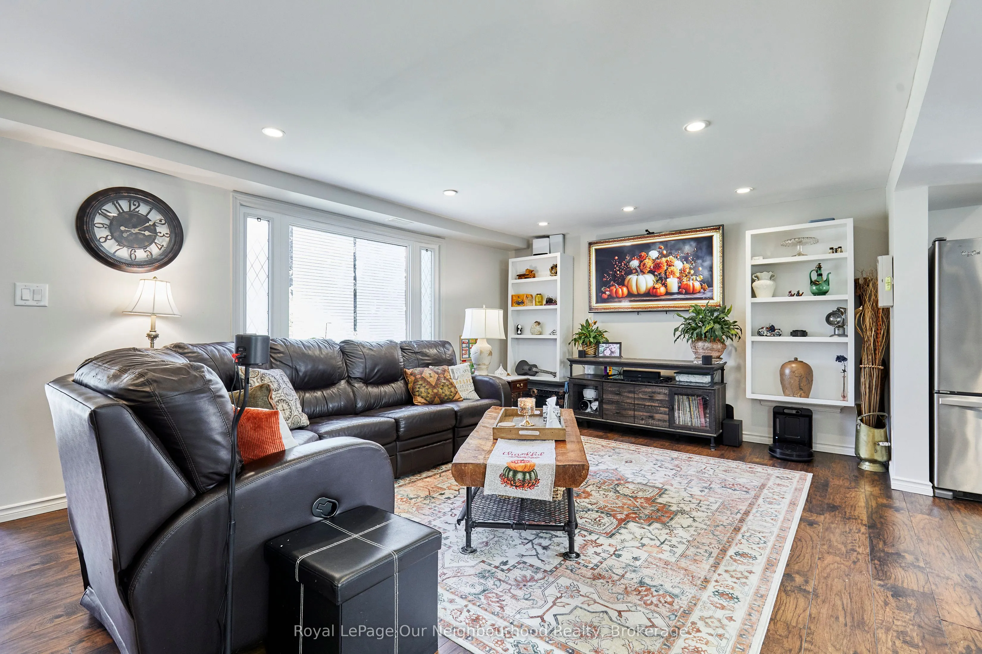 738 Simcoe Street N