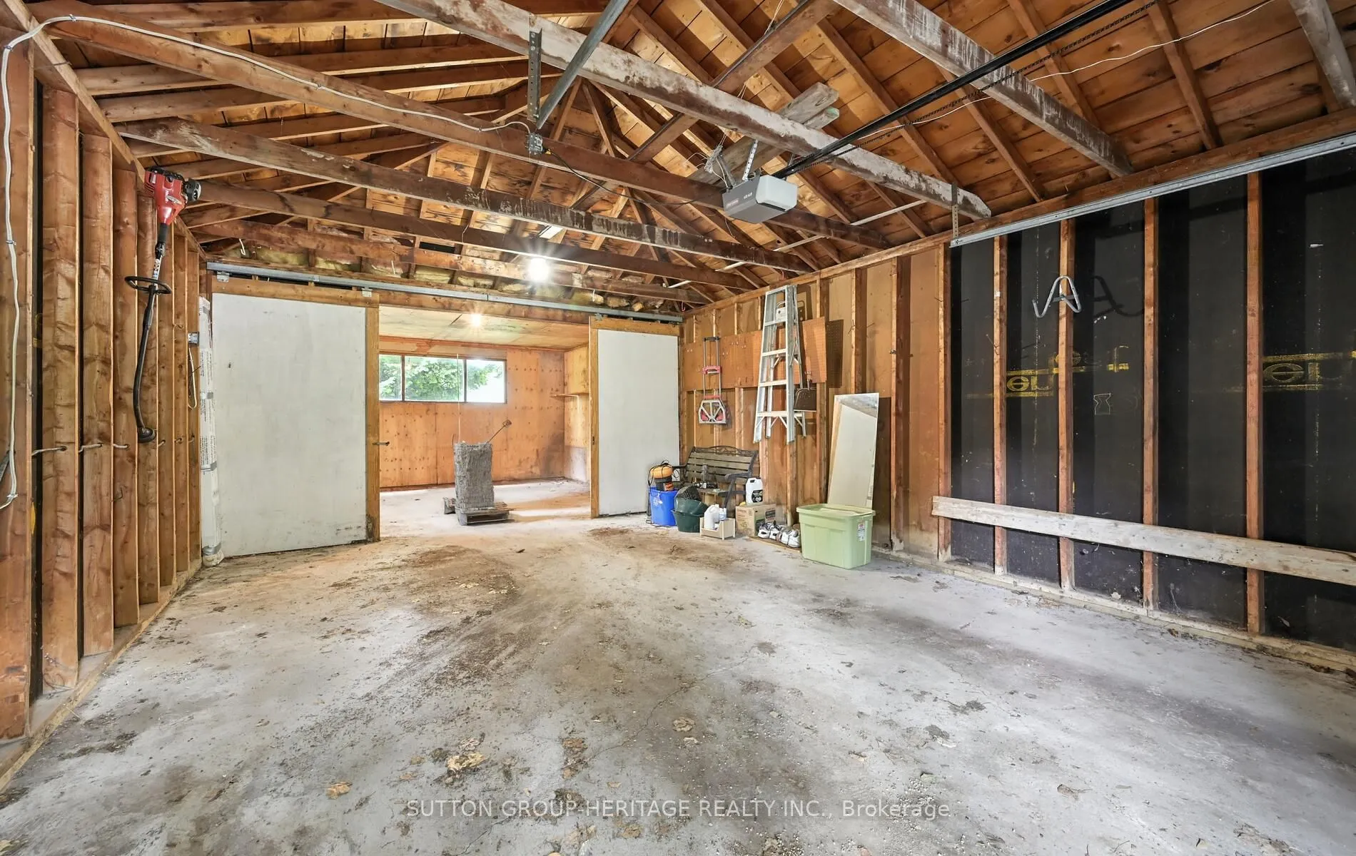 405 Columbus Road W