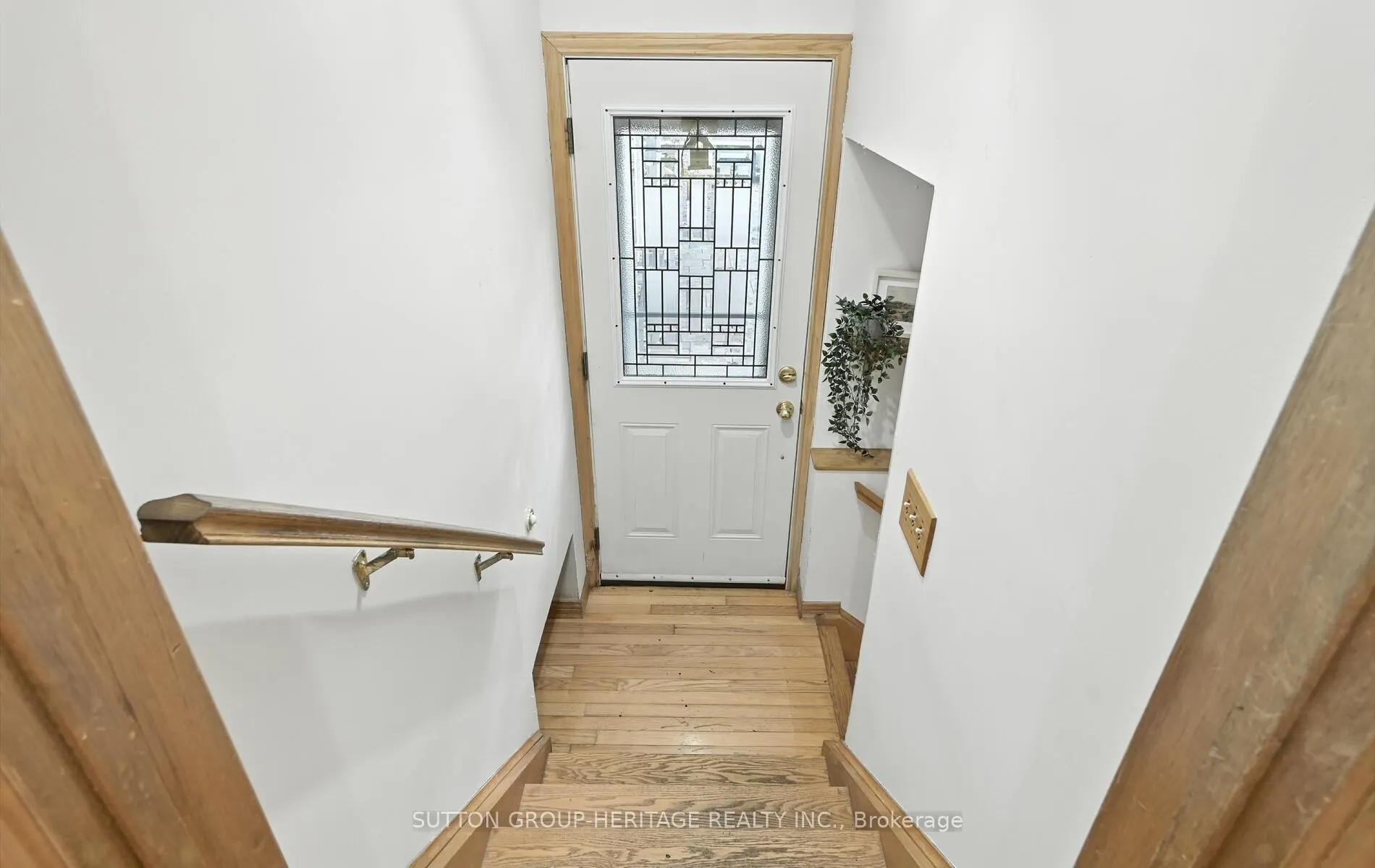 405 Columbus Road W