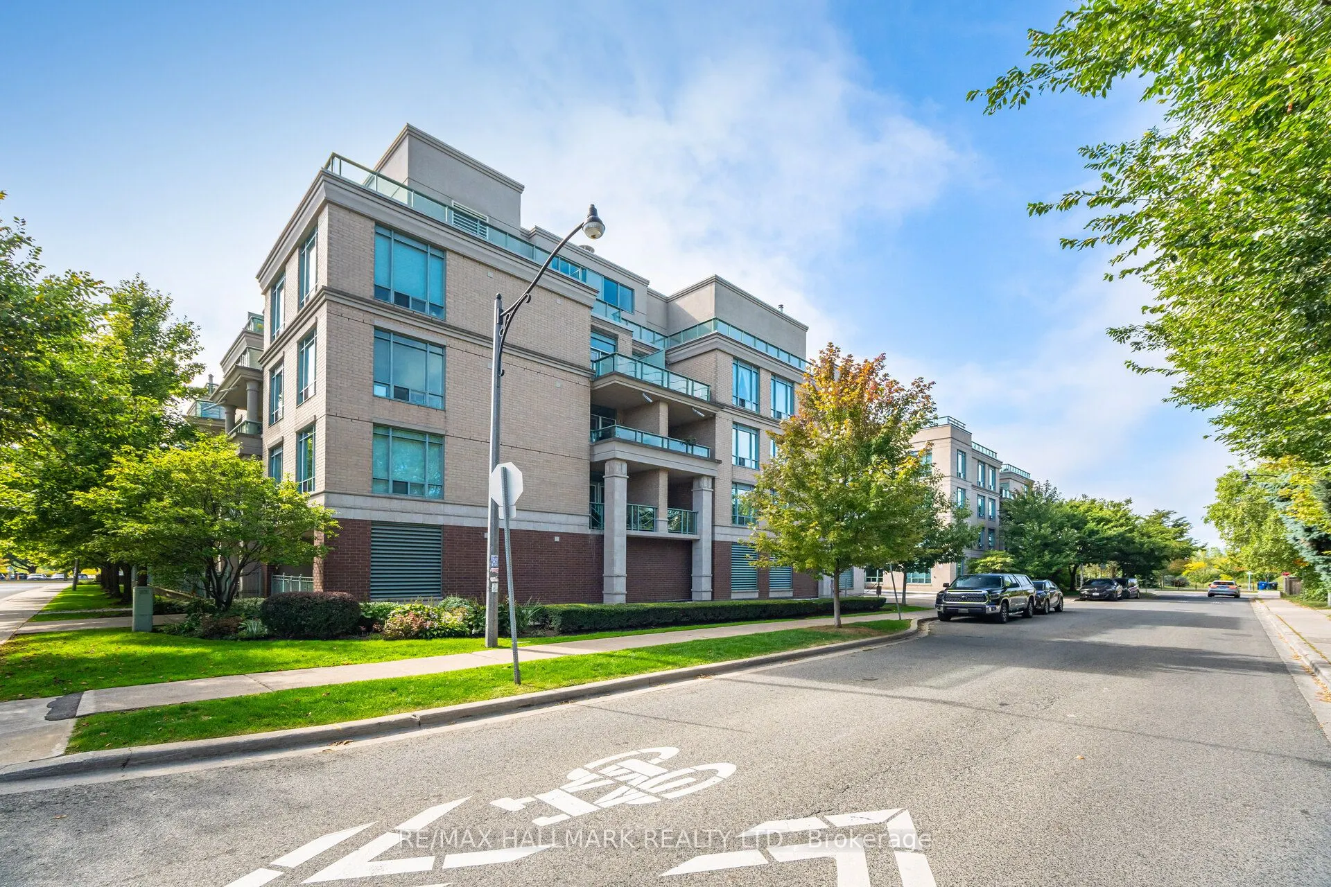 9 Boardwalk Drive, #PH5