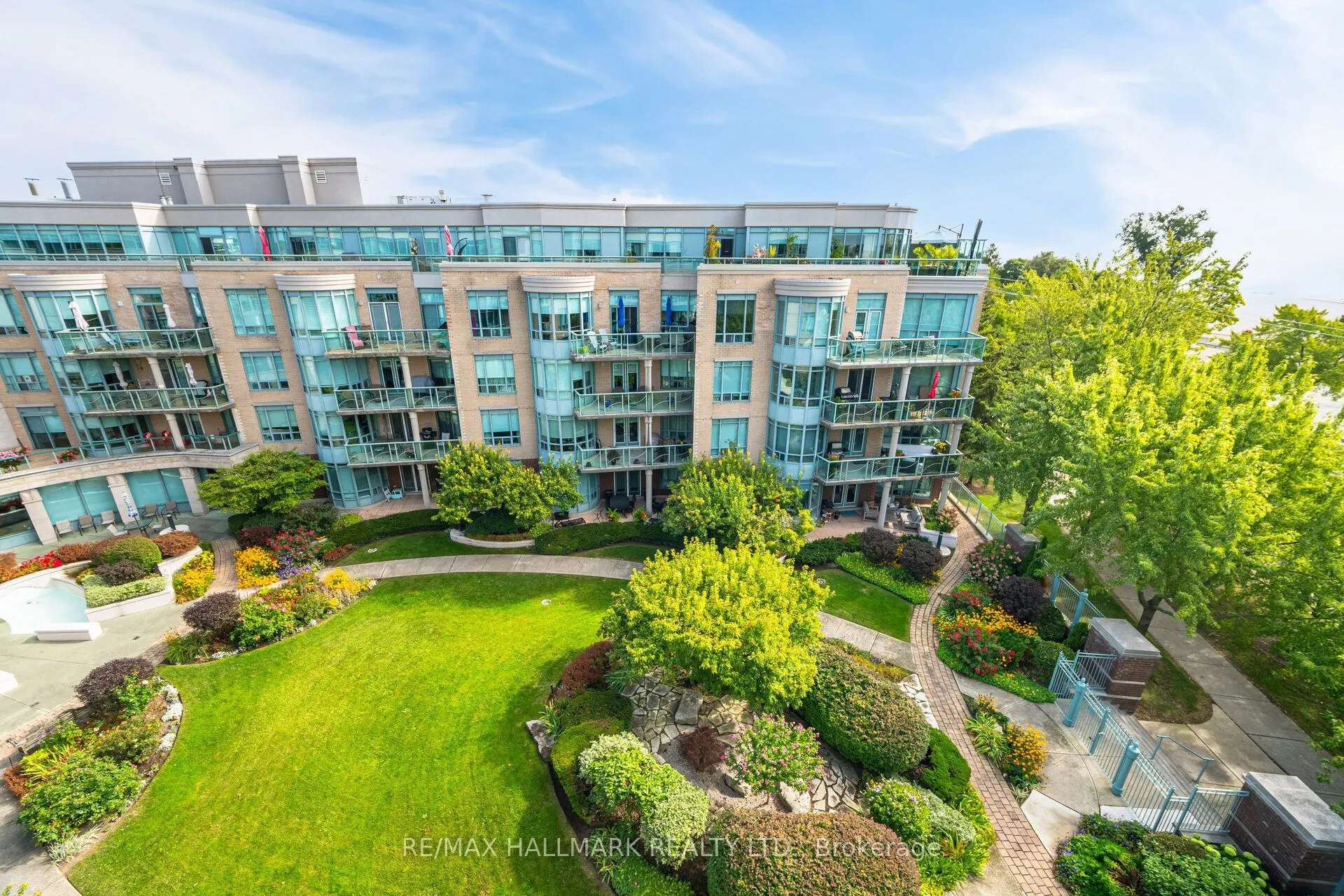 9 Boardwalk Drive, #PH5