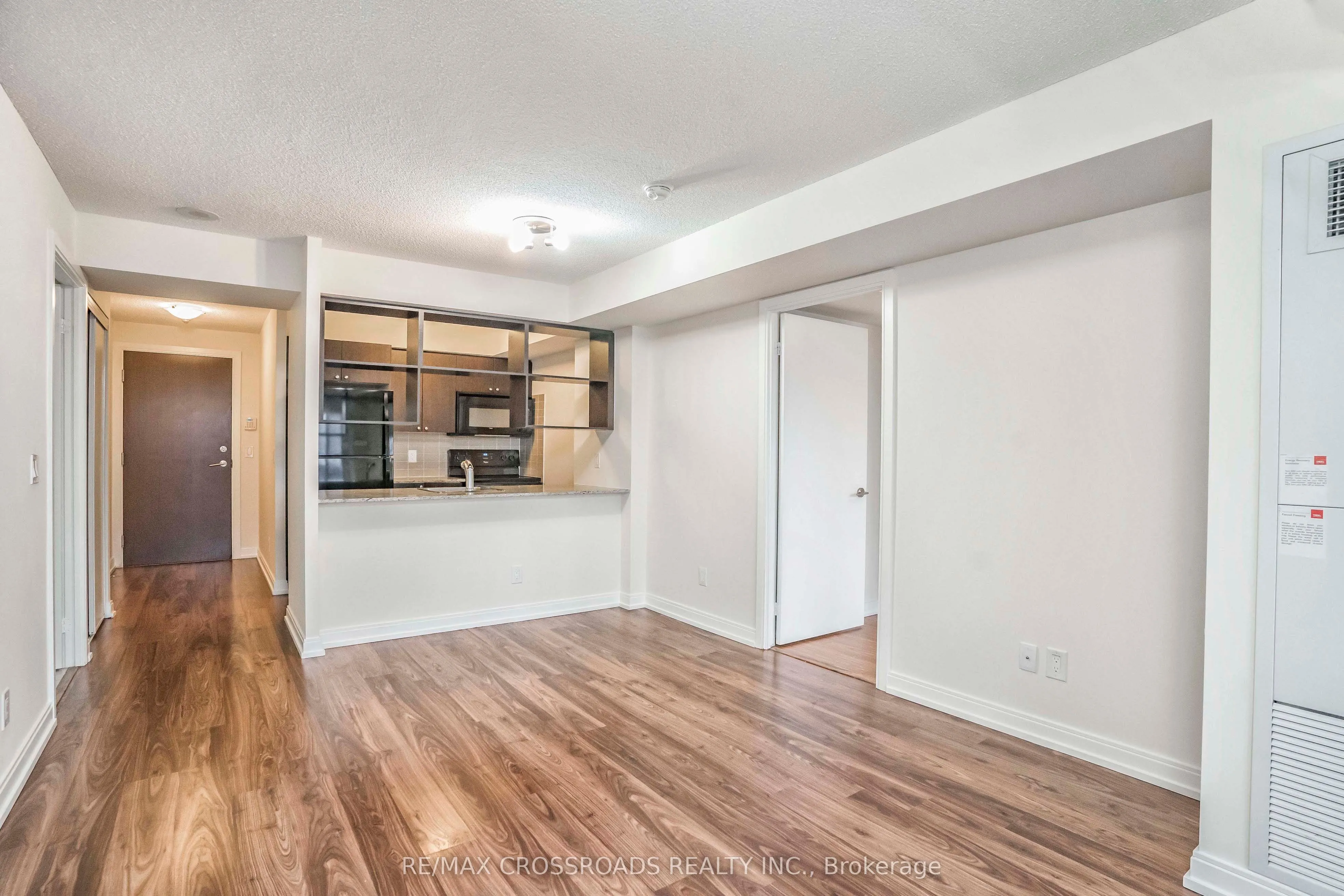 181 Village Green Square, #1321
