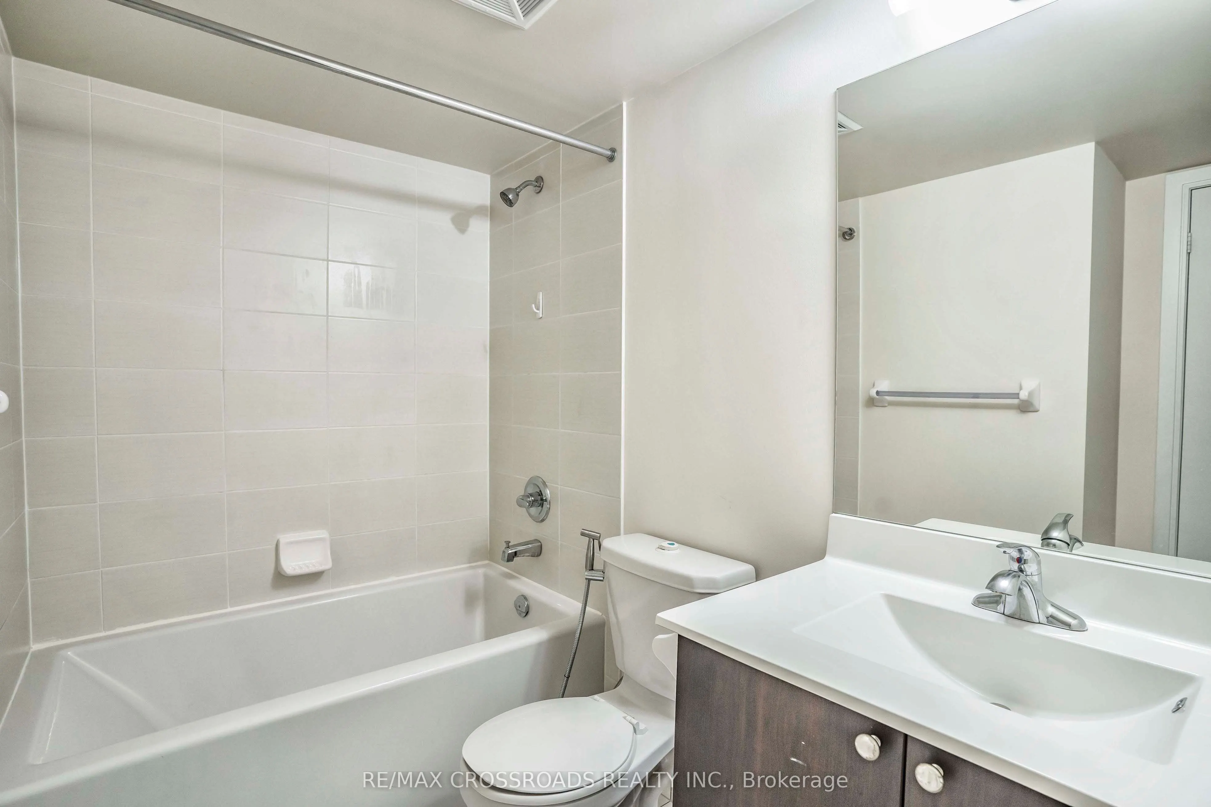 181 Village Green Square, #1321