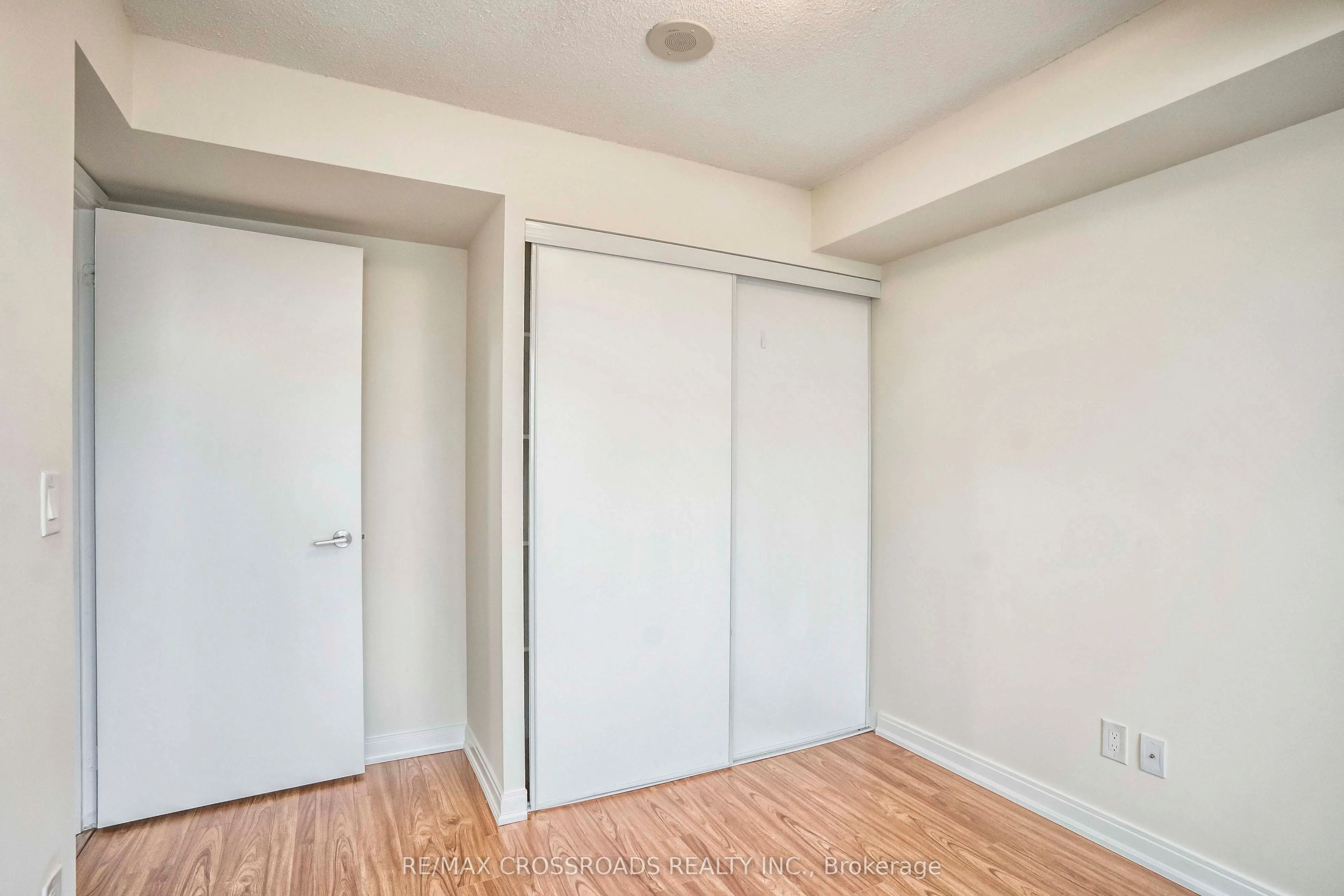 181 Village Green Square, #1321