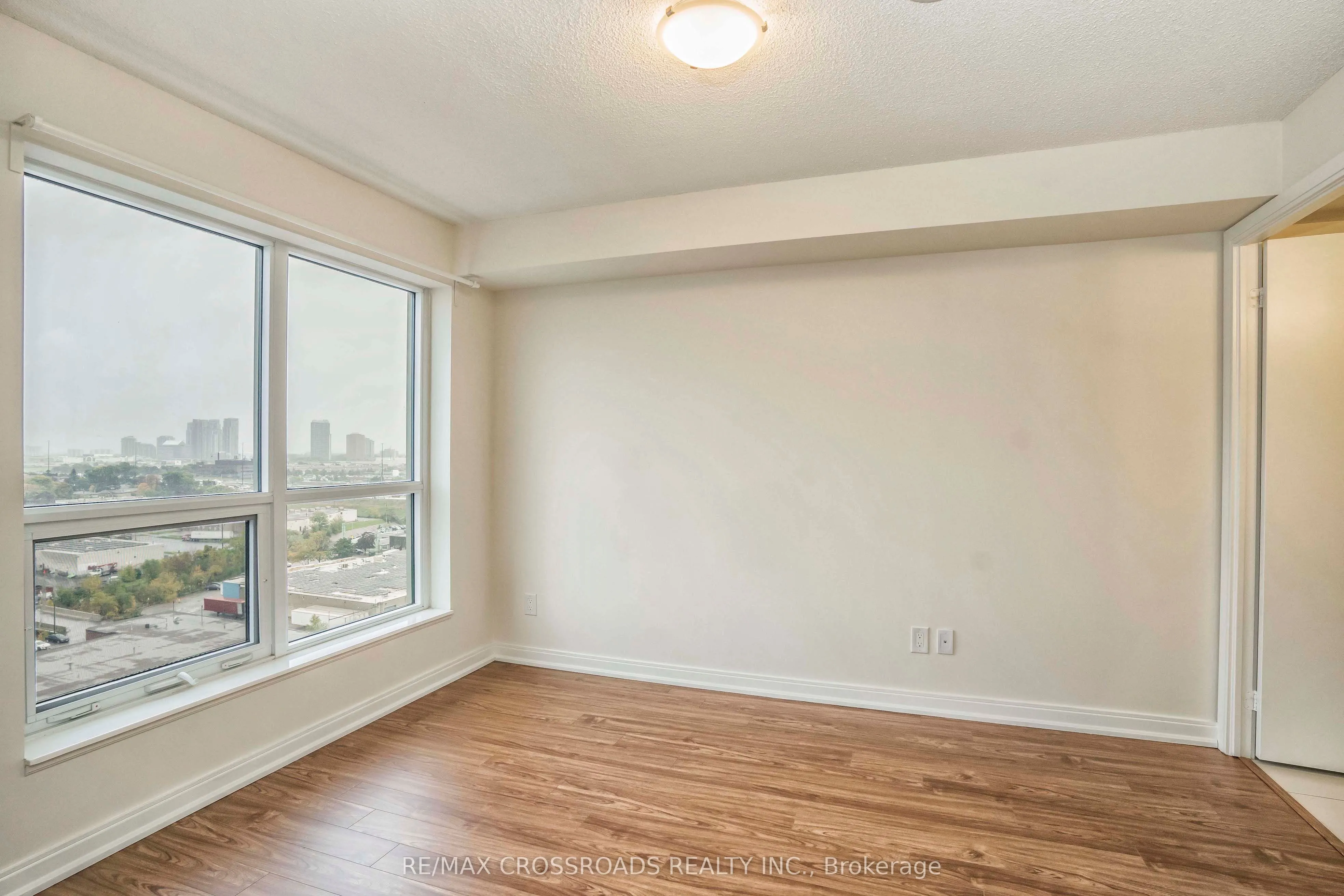 181 Village Green Square, #1321