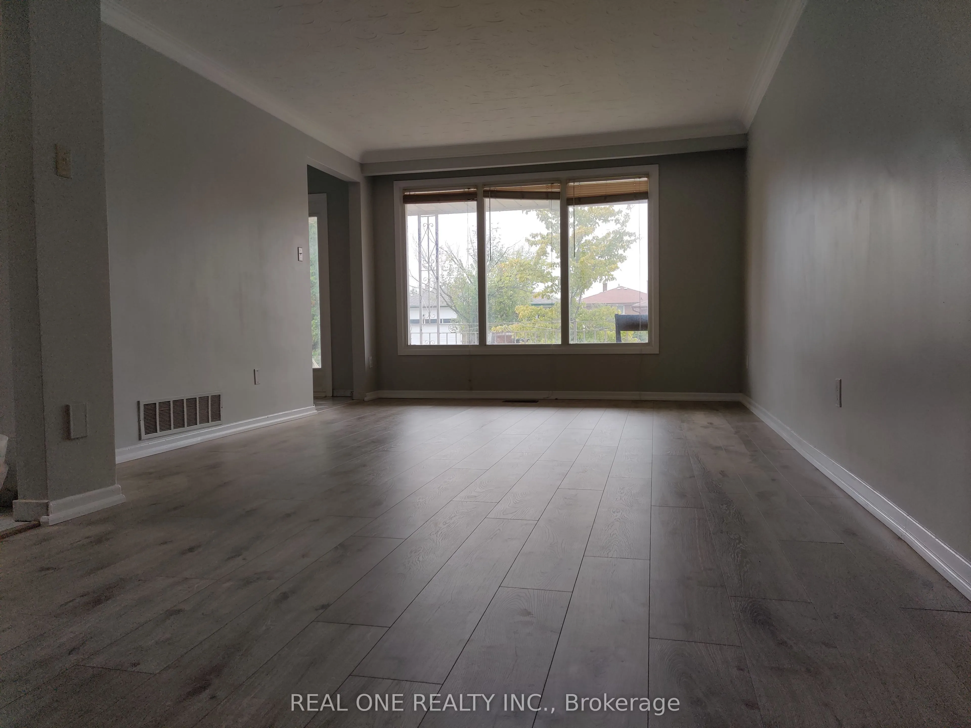 49 Corinthian Boulevard, #upper