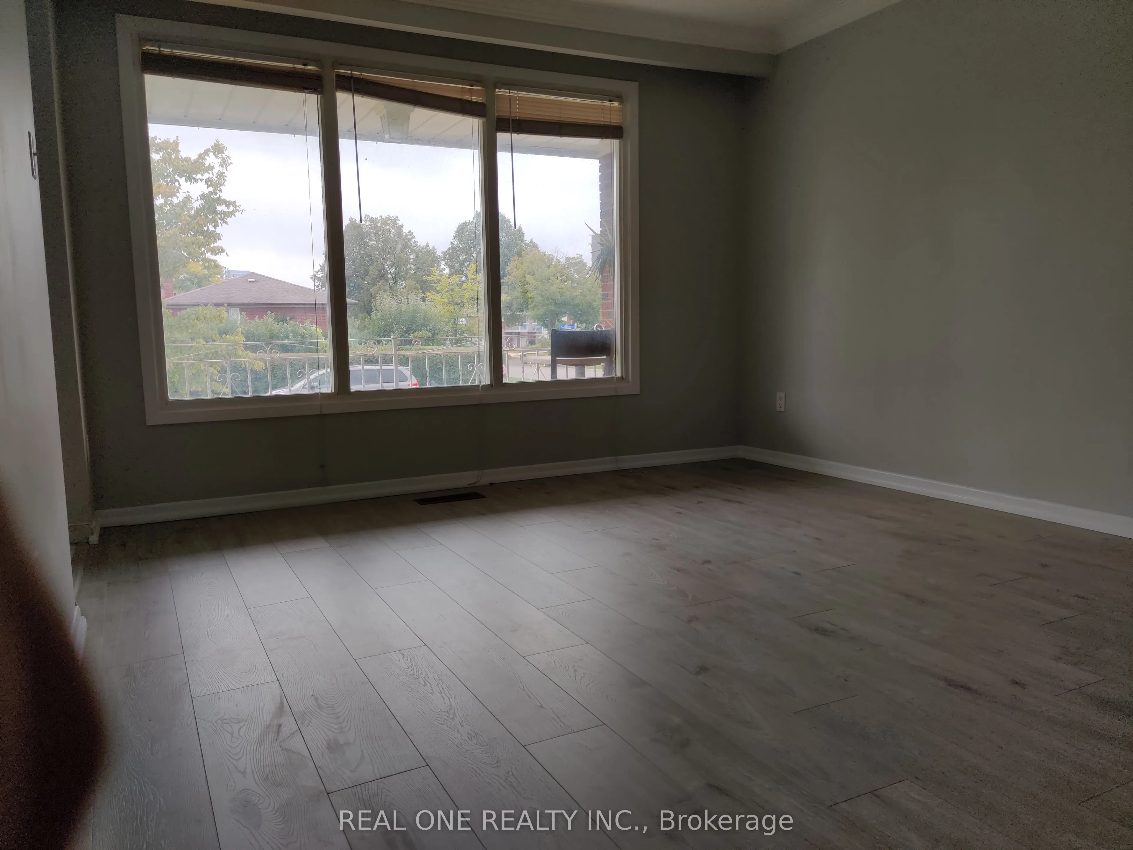49 Corinthian Boulevard, #upper