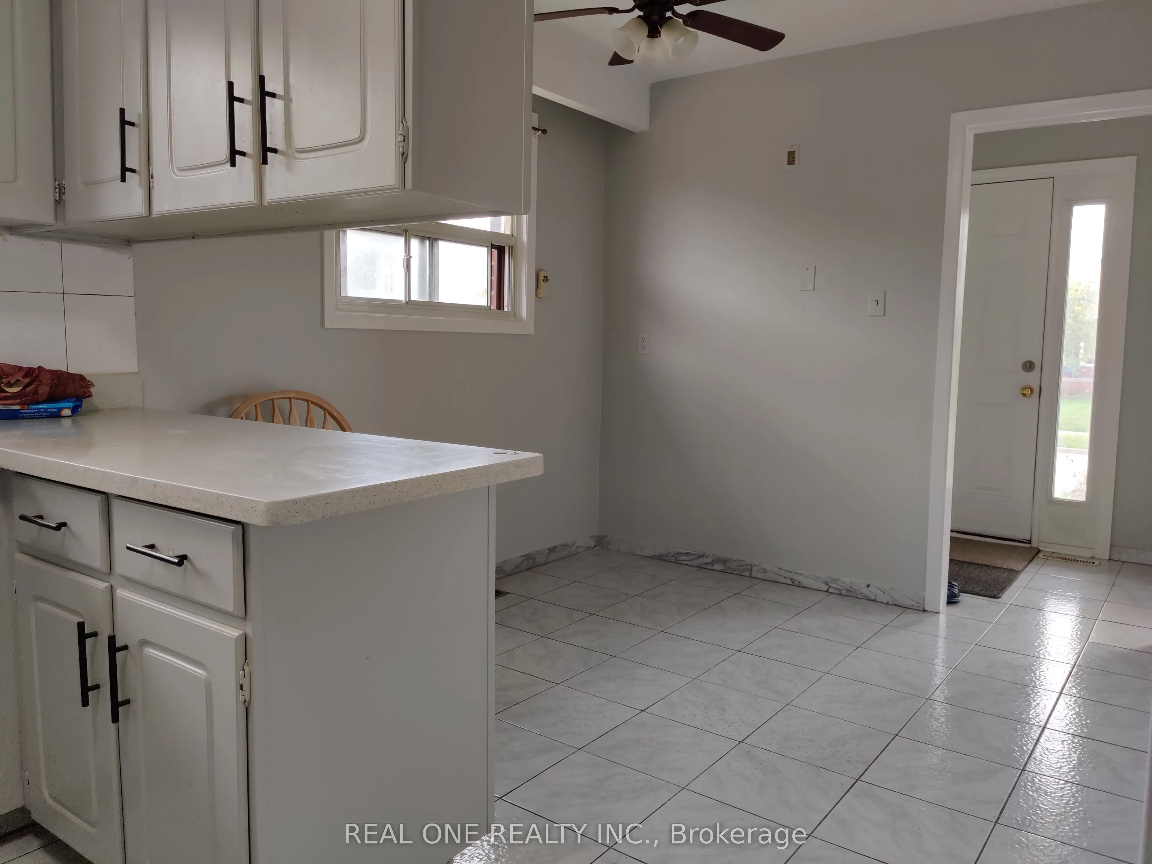 49 Corinthian Boulevard, #upper