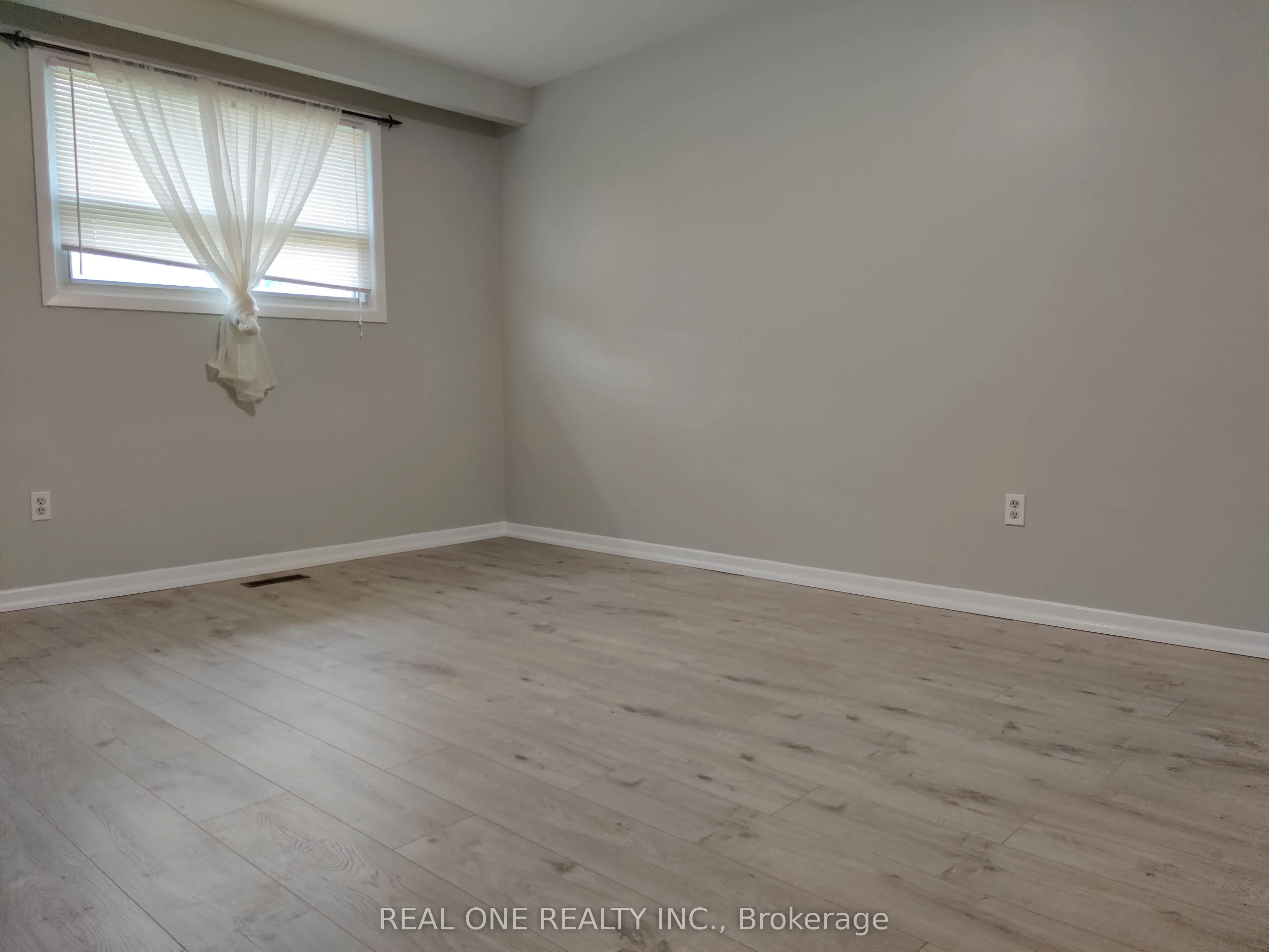49 Corinthian Boulevard, #upper