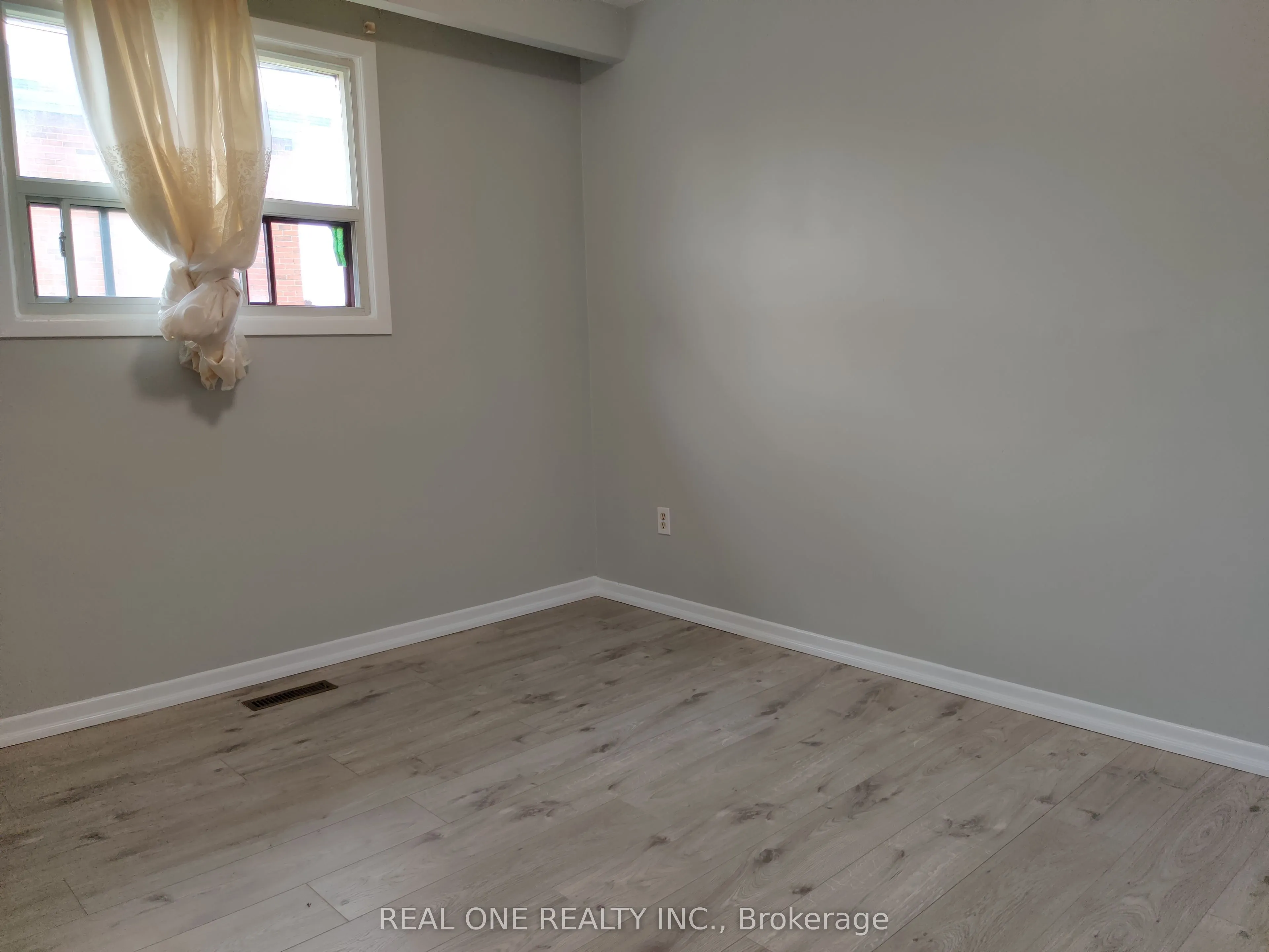 49 Corinthian Boulevard, #upper