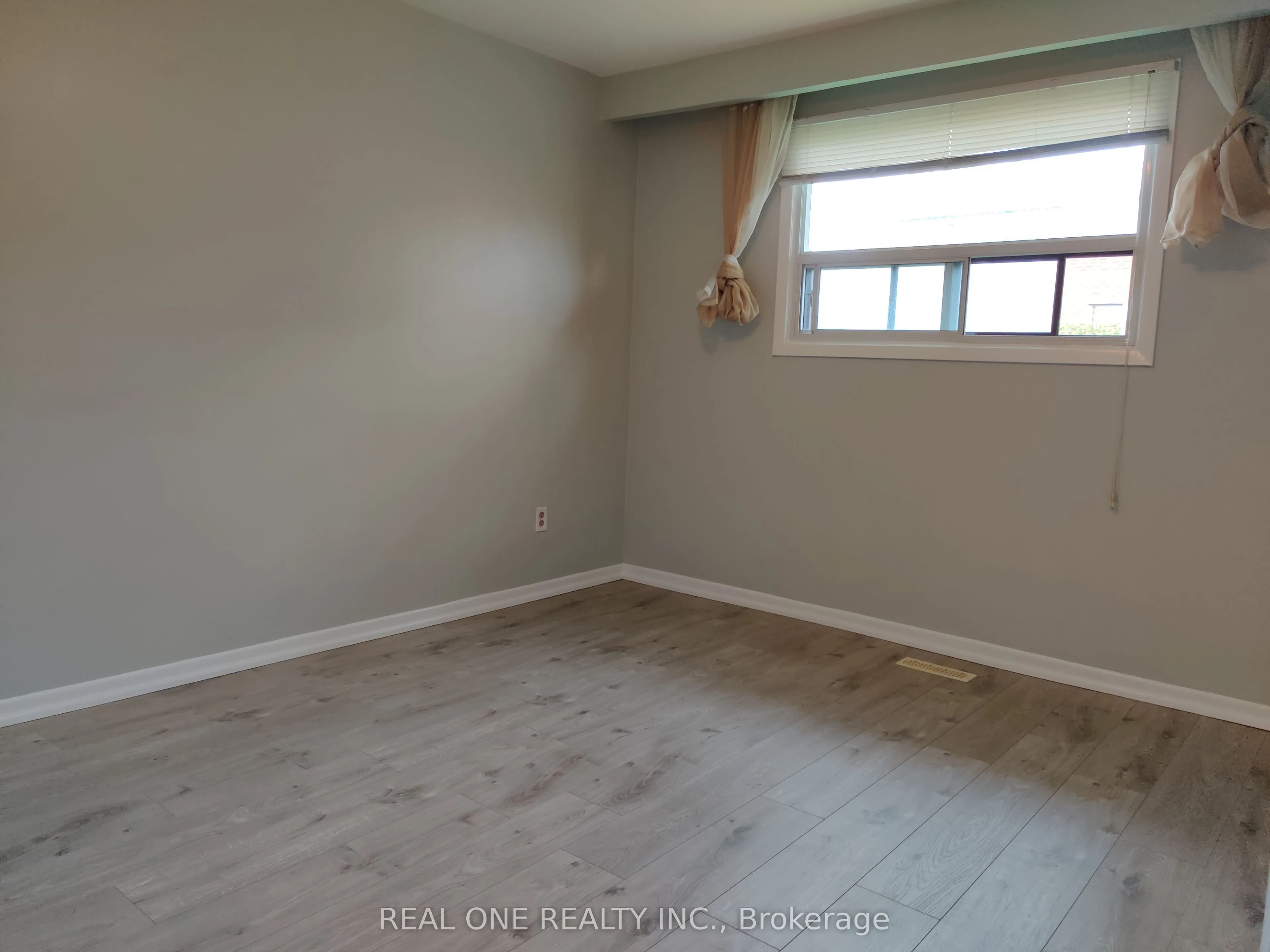 49 Corinthian Boulevard, #upper