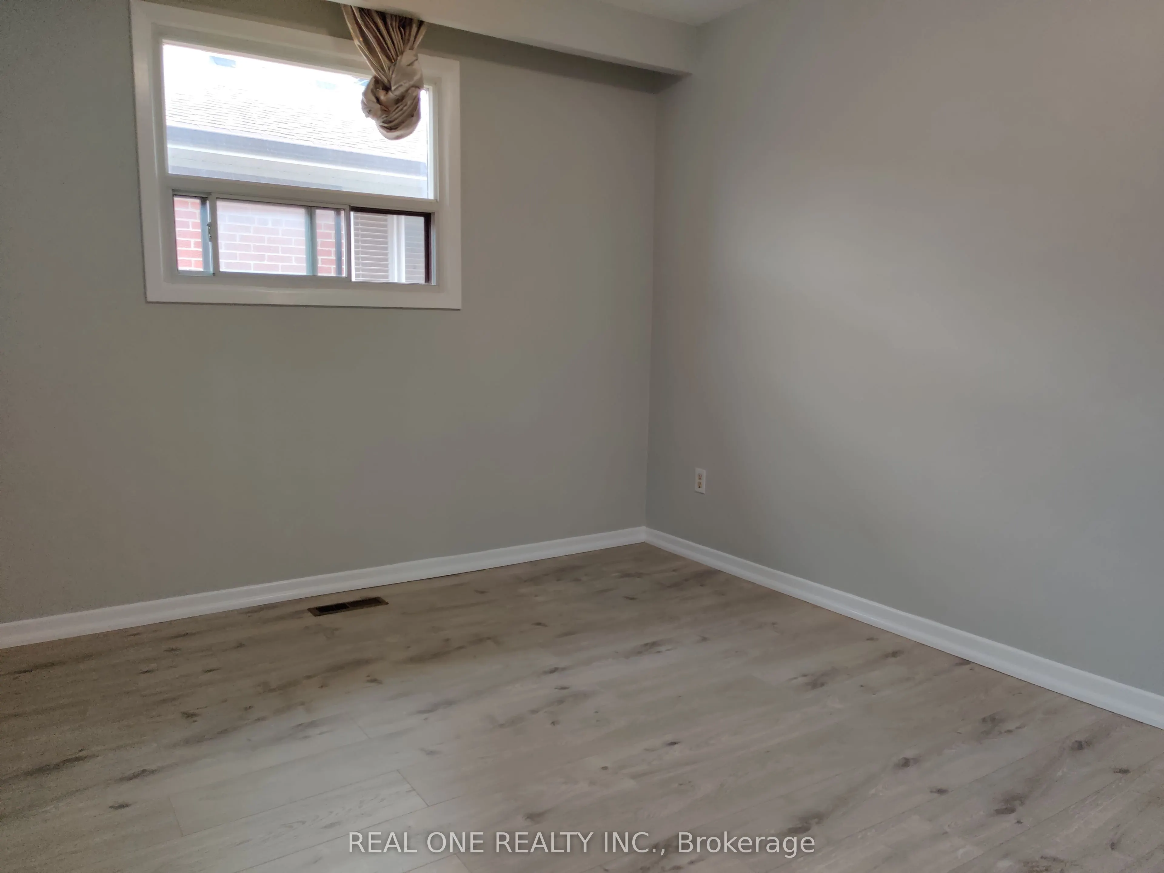 49 Corinthian Boulevard, #upper