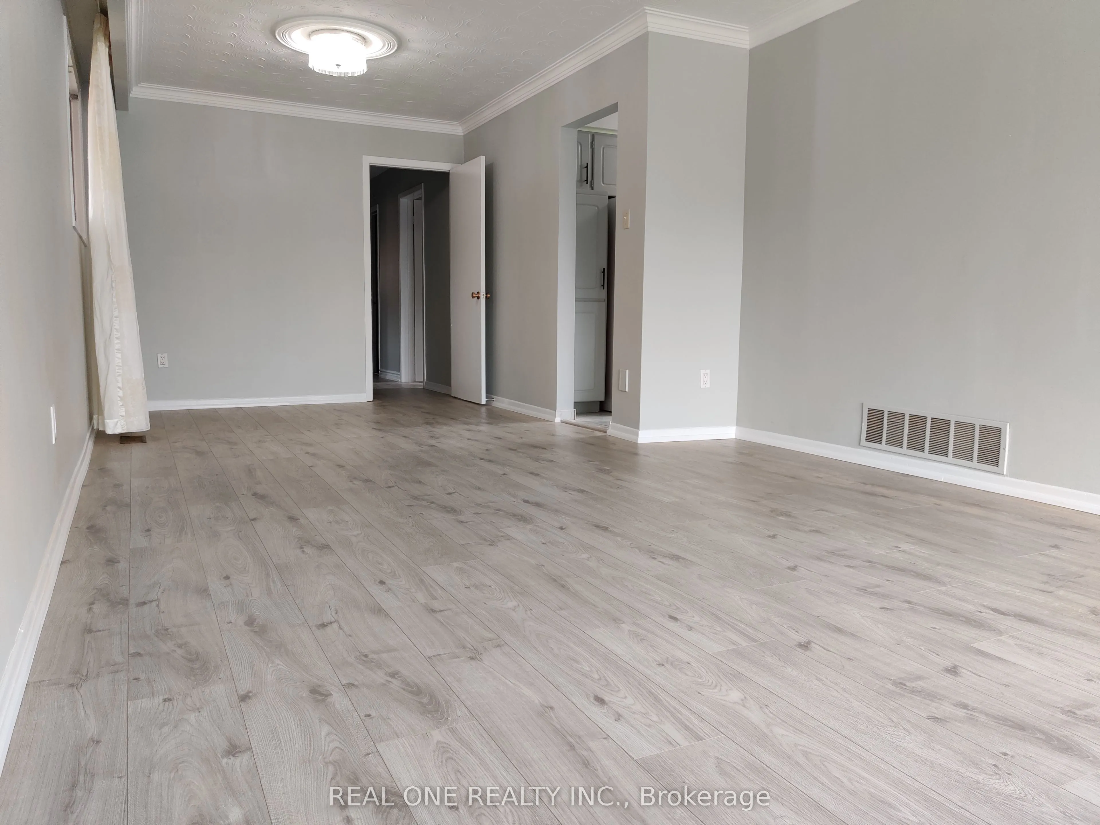 49 Corinthian Boulevard, #upper