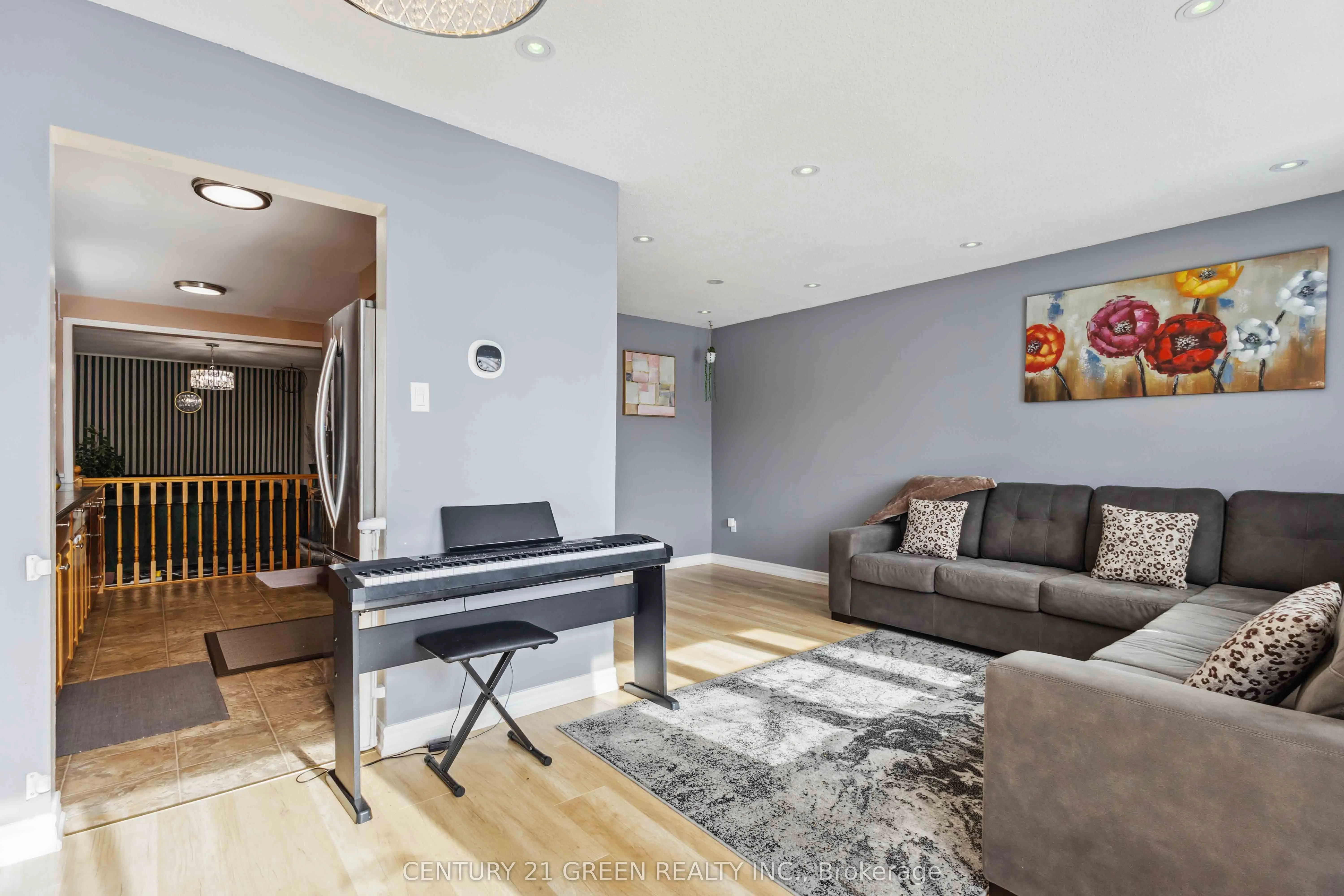 662 Grandview Drive, #Main & 2nd Floor