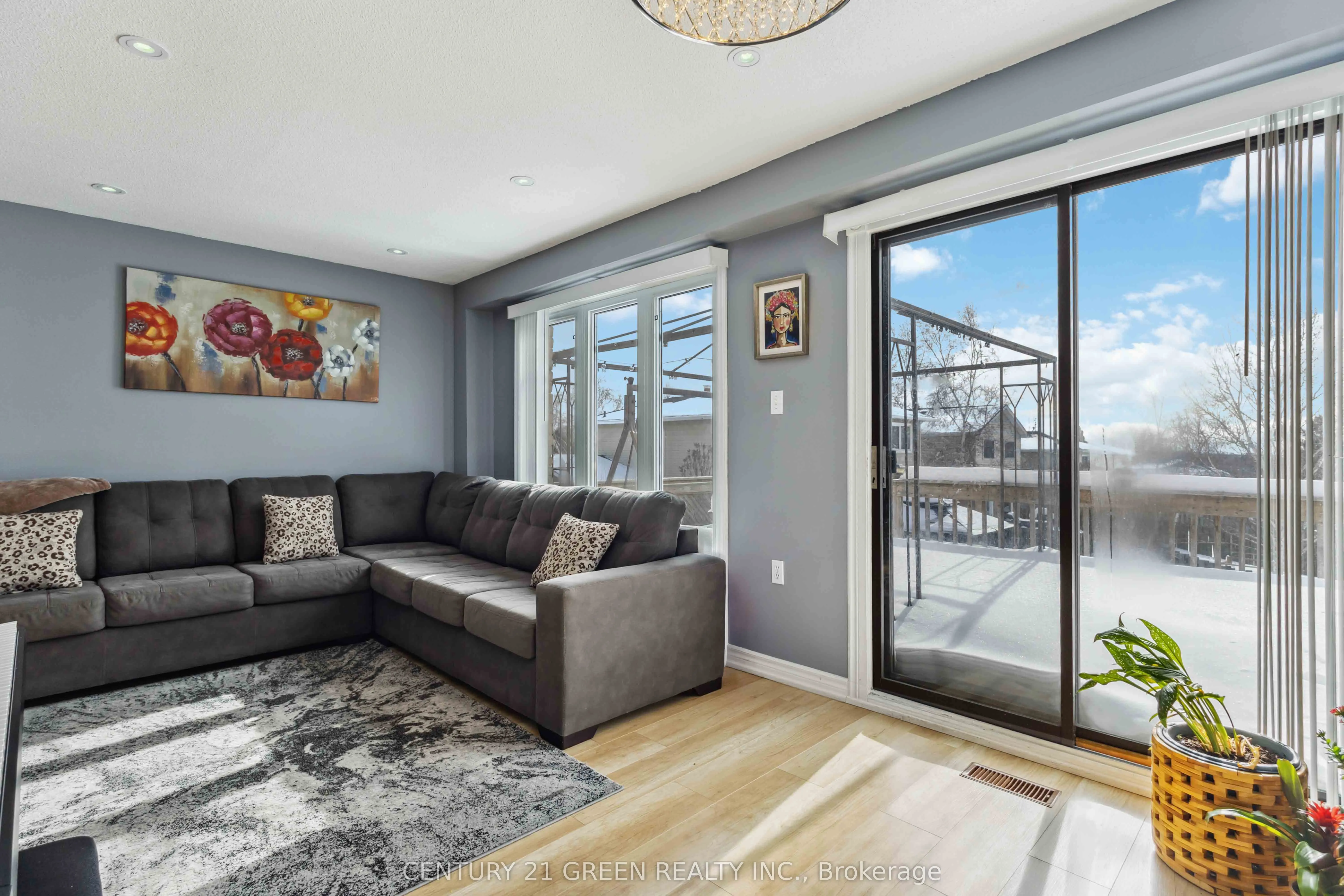 662 Grandview Drive, #Main & 2nd Floor