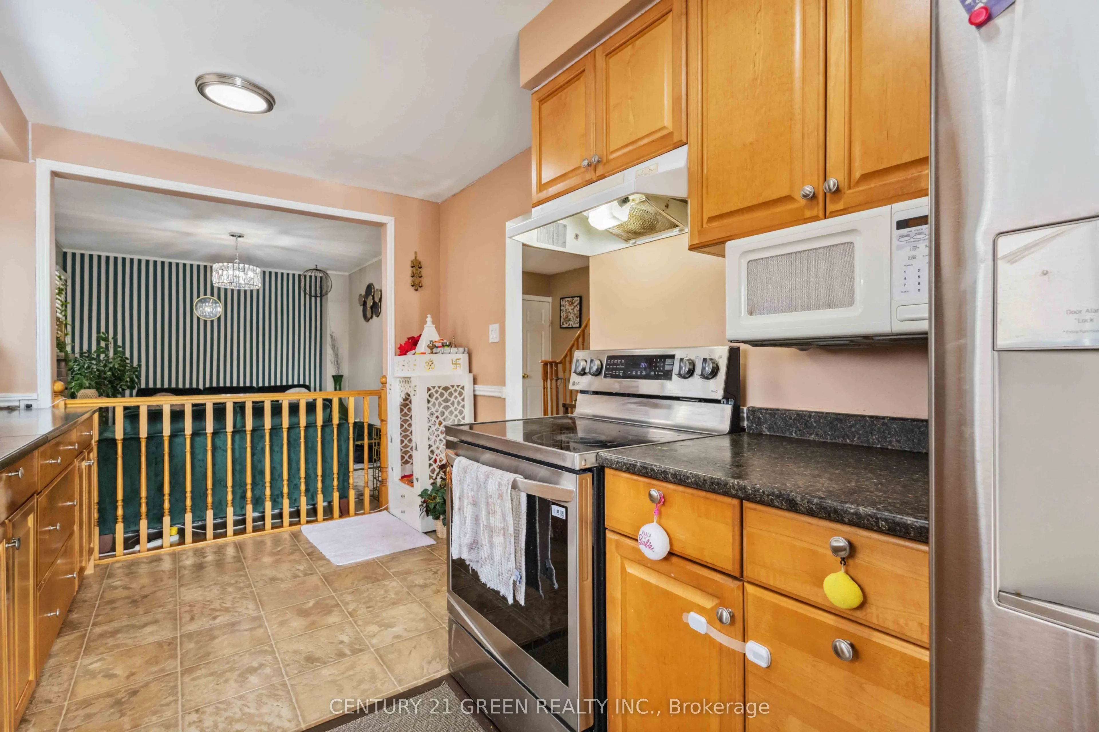 662 Grandview Drive, #Main & 2nd Floor