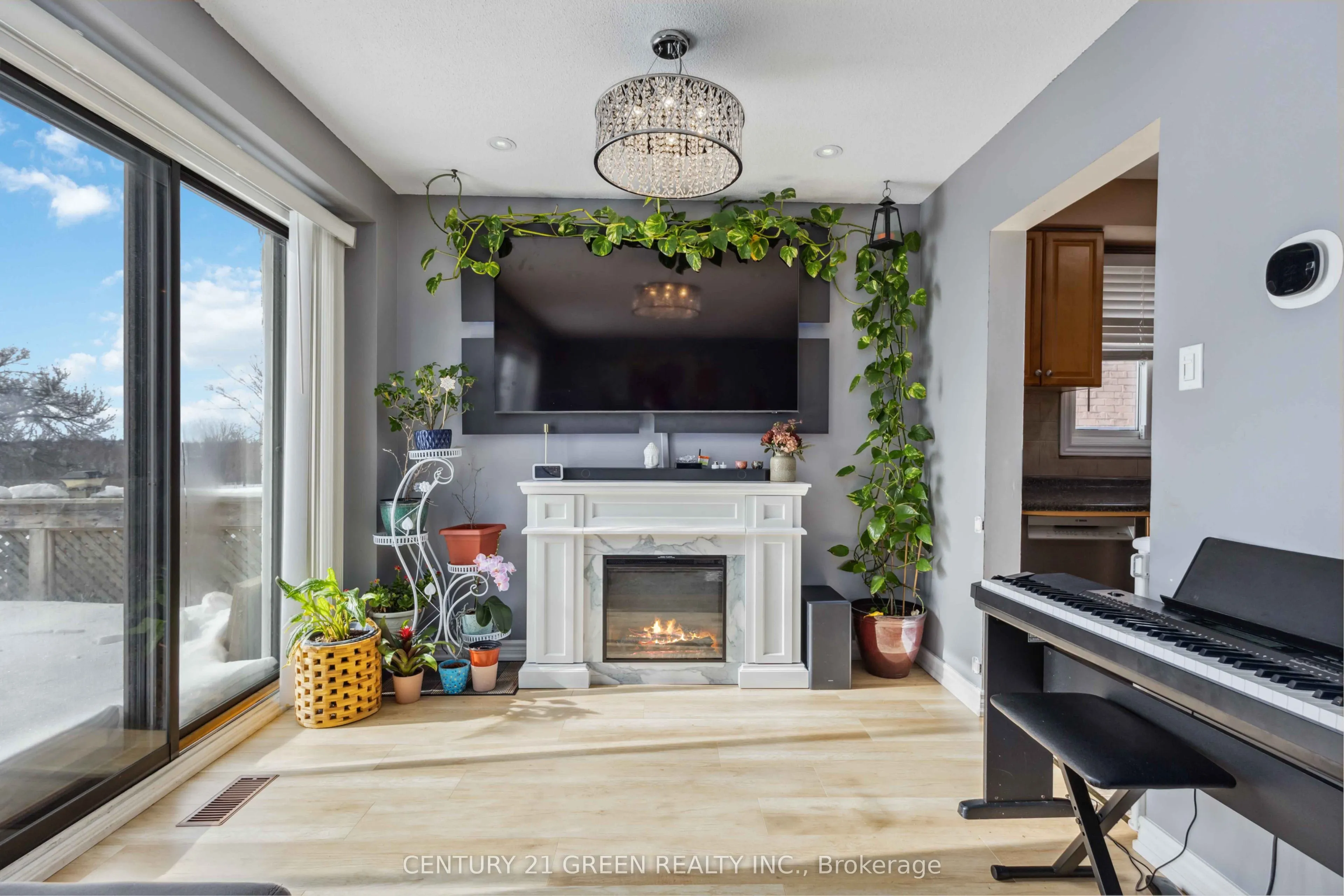 662 Grandview Drive, #Main & 2nd Floor