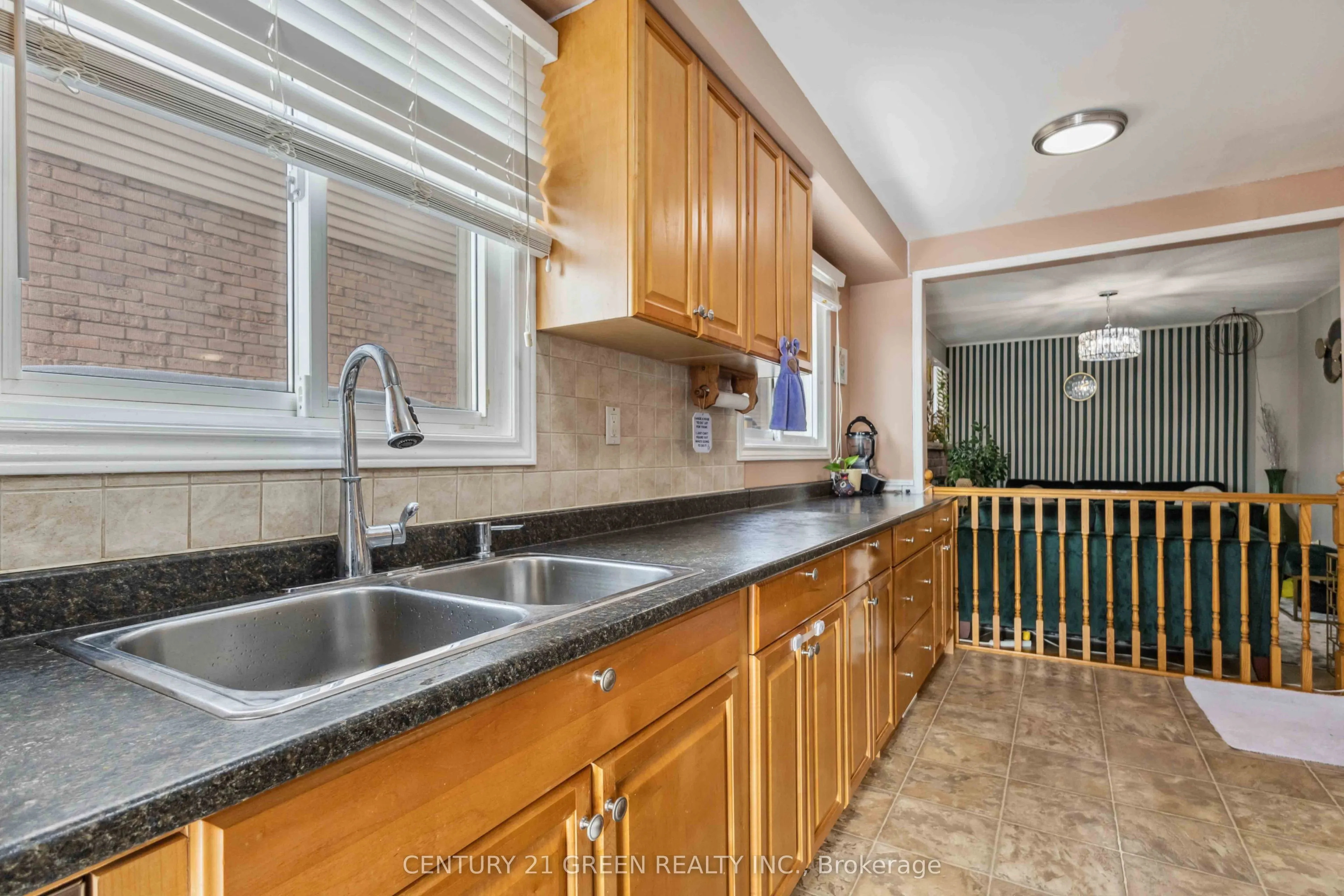 662 Grandview Drive, #Main & 2nd Floor